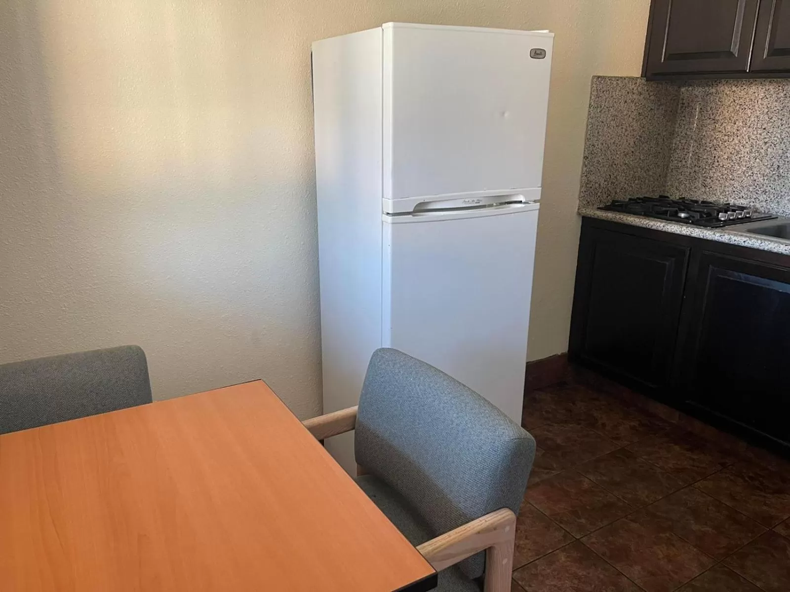 Kitchen or kitchenette in Riverside Inn & Suites Santa Cruz