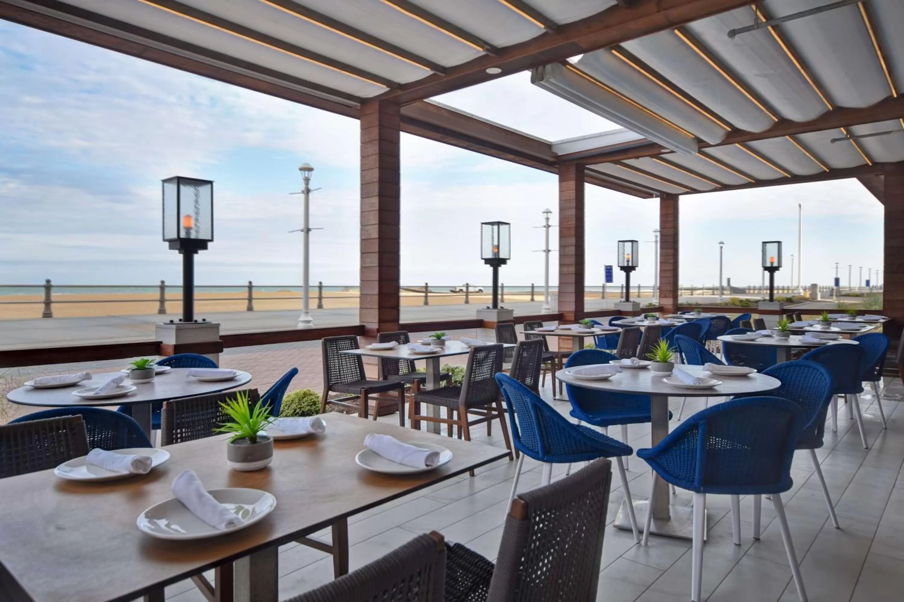 Restaurant/places to eat in DoubleTree by Hilton Oceanfront Virginia Beach