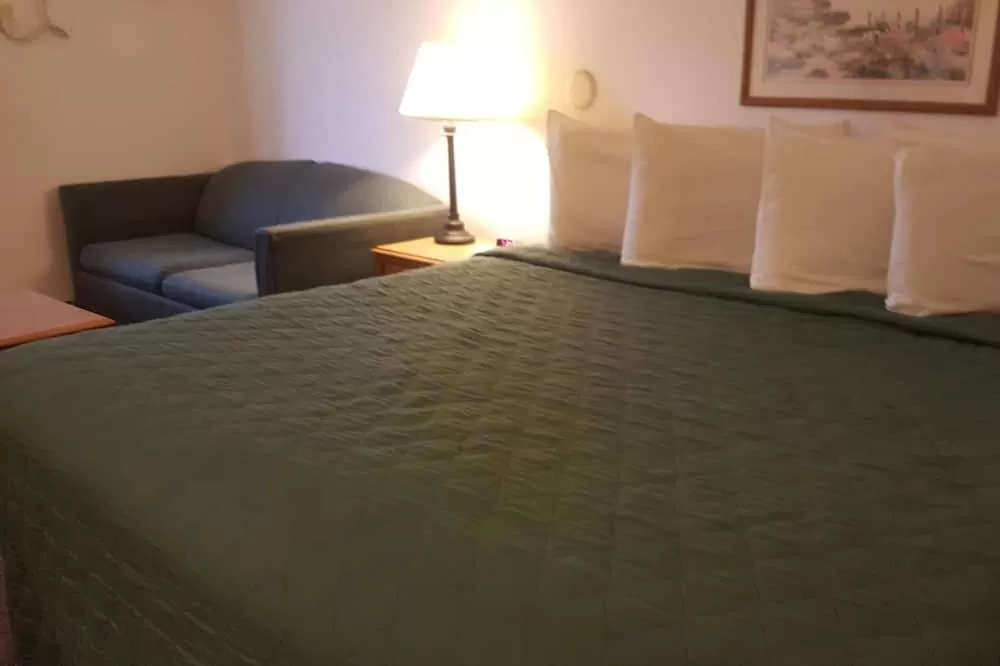 Bed in Rodeway Inn Gateway to Medora T-Roosevelt & Makoshika State Park