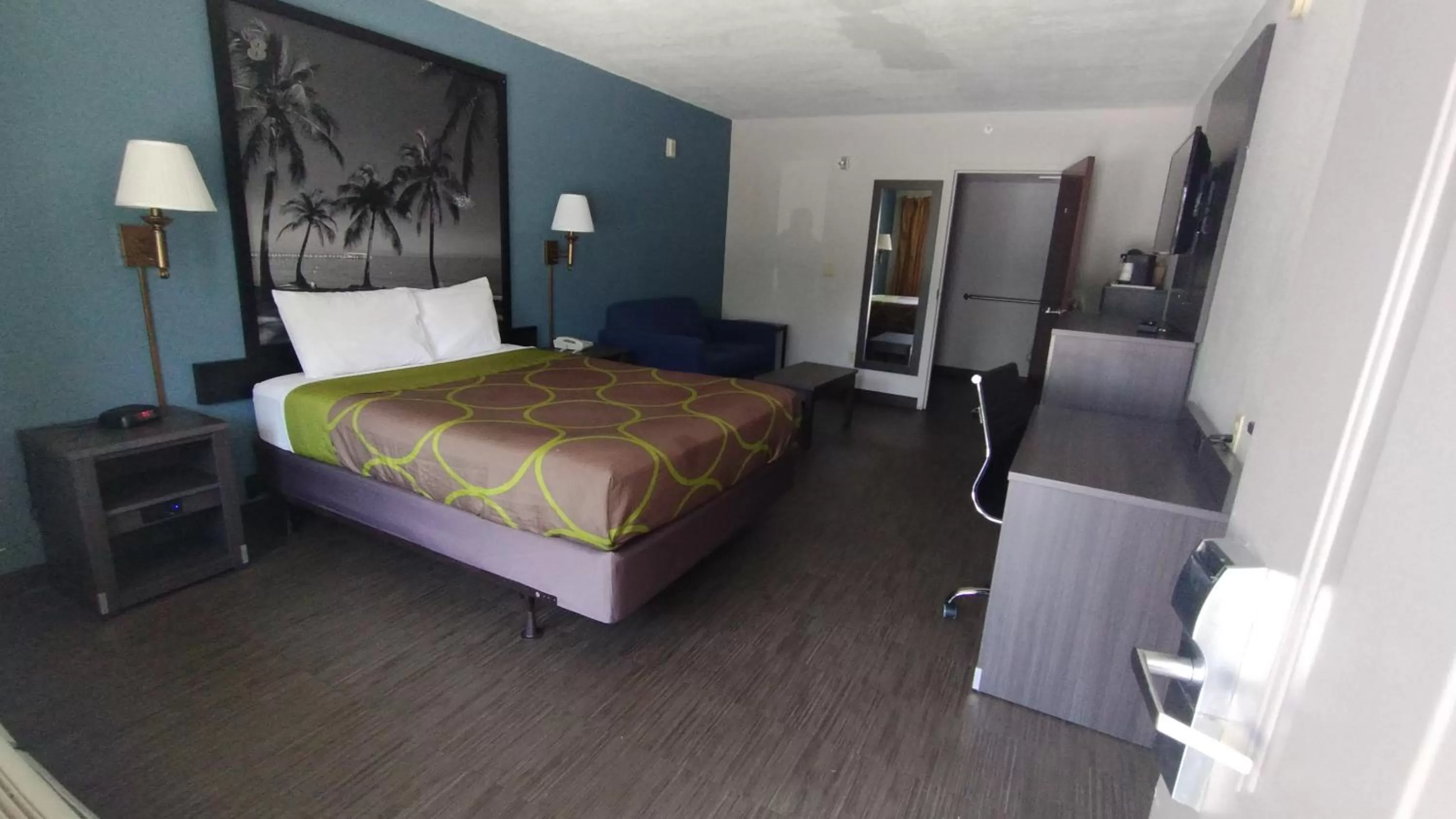 Bed in Super 8 Motel by Wyndham near Fort Lauderdale Arpt