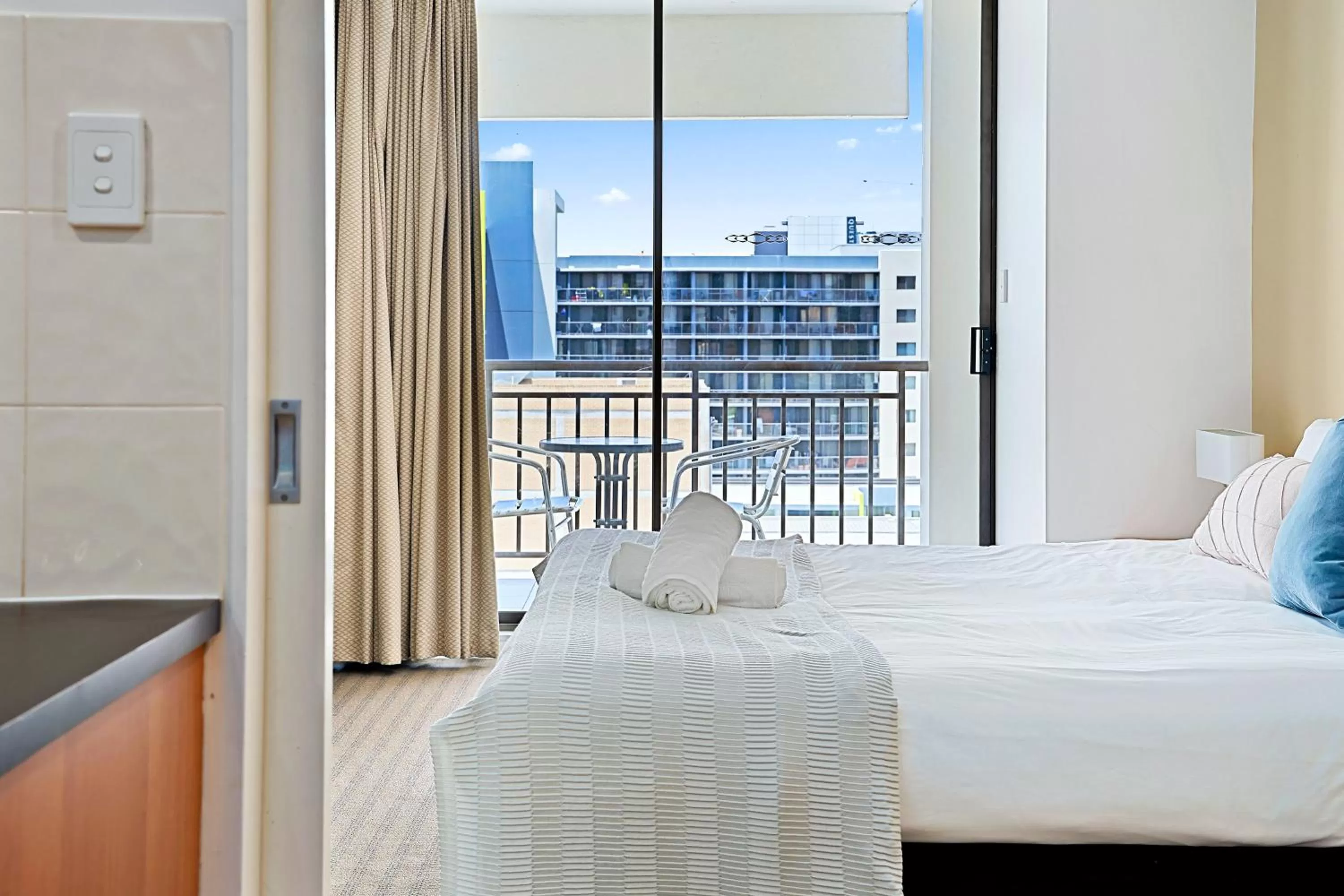 Balcony/Terrace, Bed in All Suites Perth