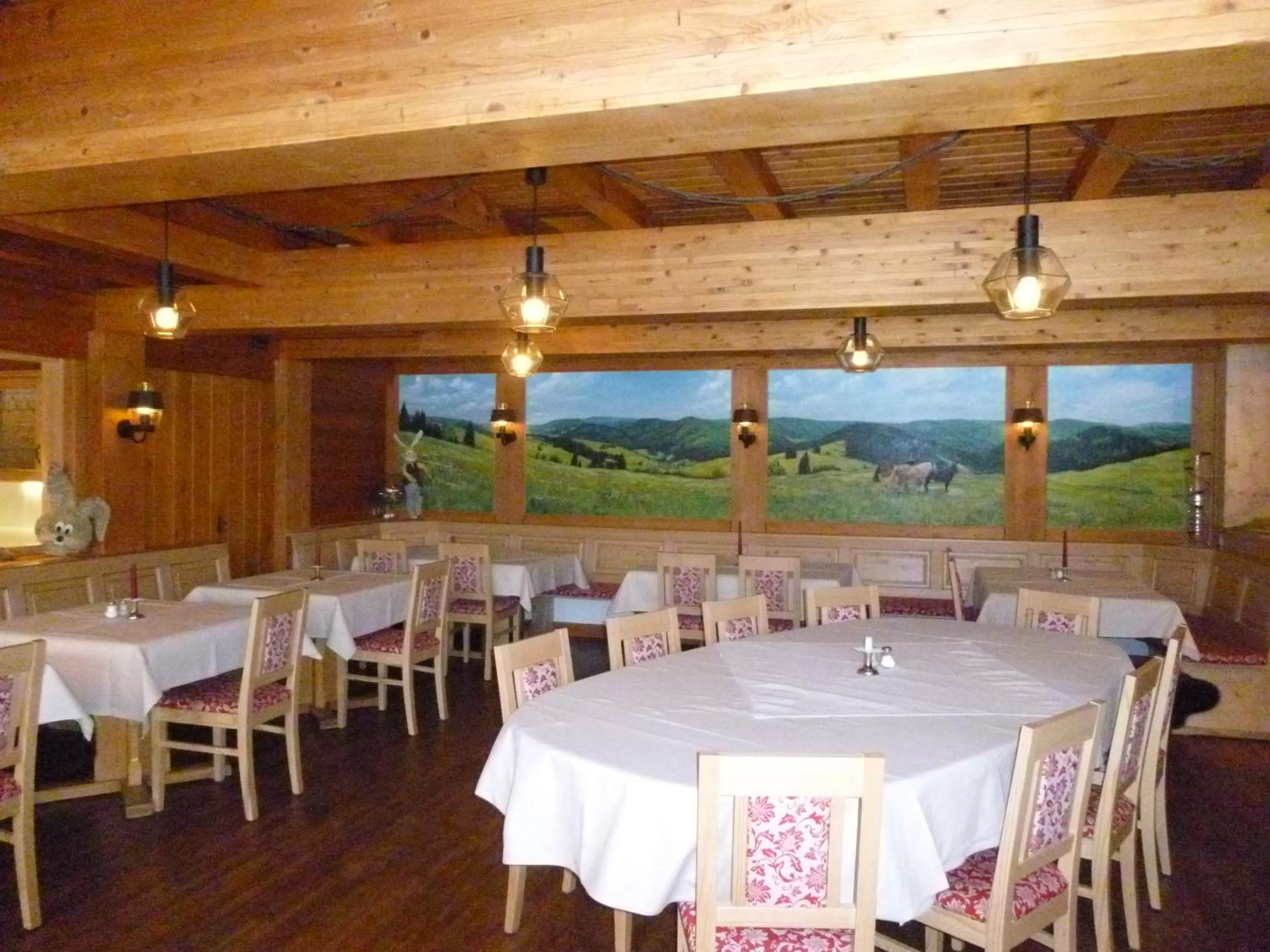 Restaurant/Places to Eat in Hotel Schwarzwald-Gasthof Rößle