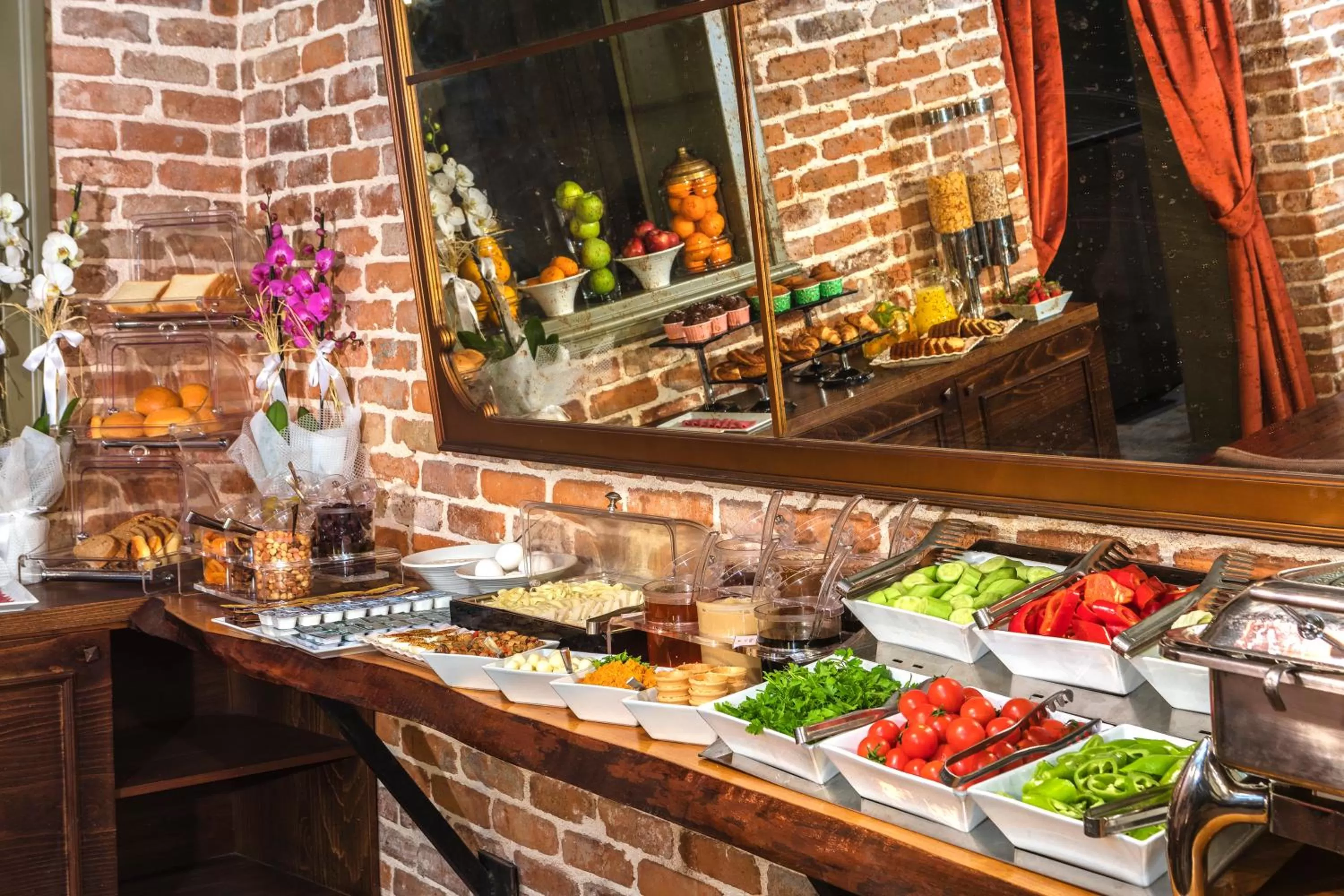 Restaurant/places to eat in Meroddi Galata Mansion