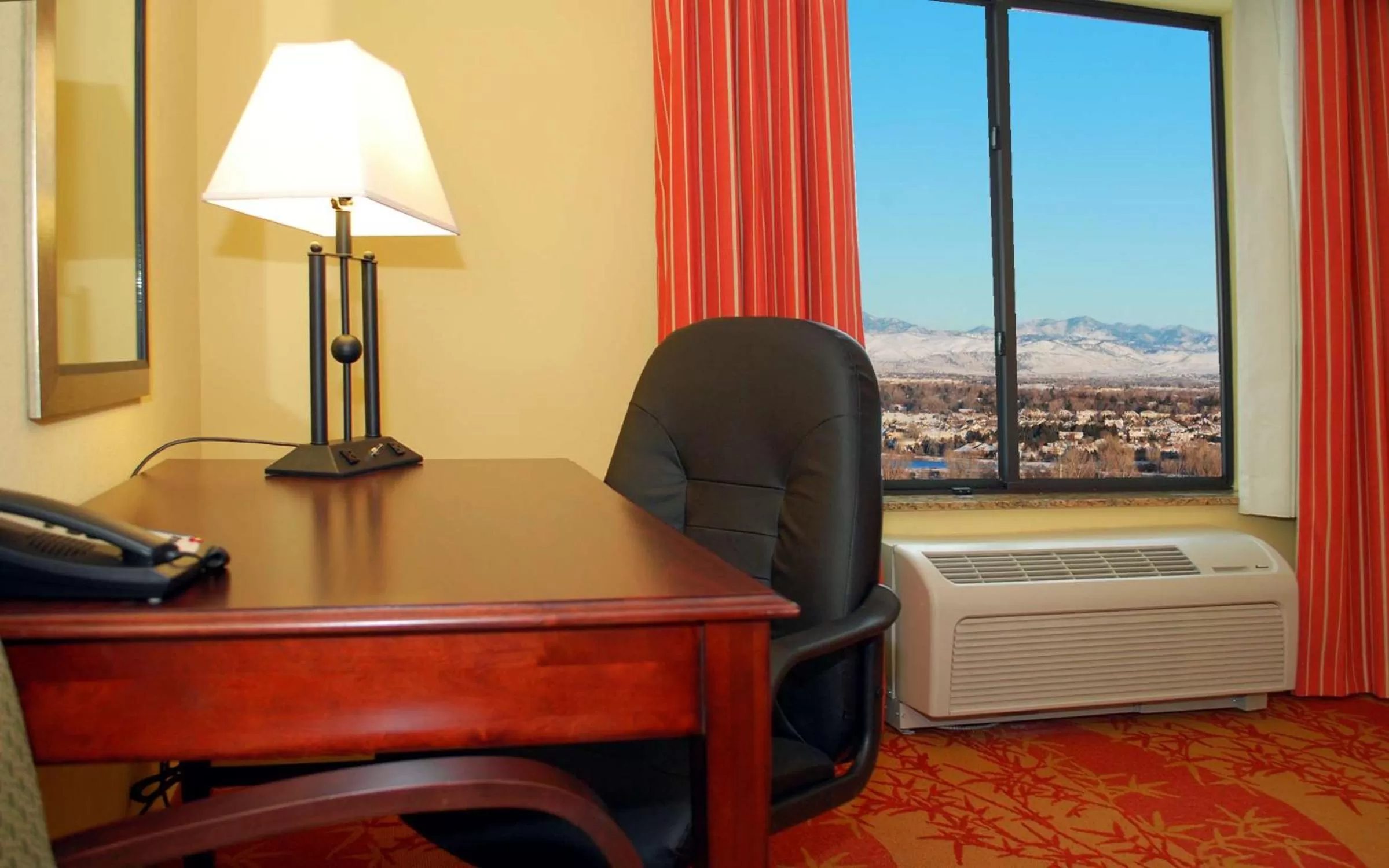 Bed in Hampton Inn & Suites Denver/Highlands Ranch