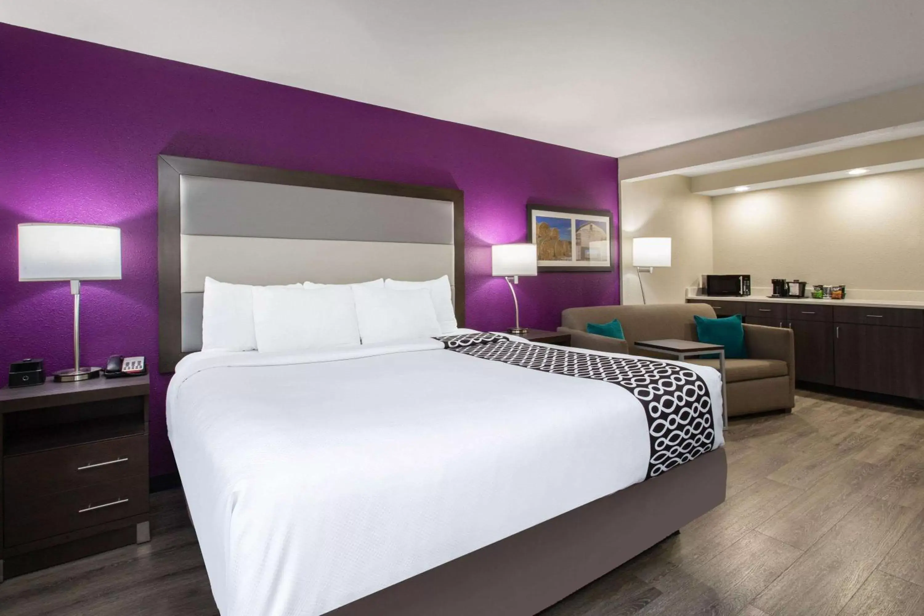 Executive King Room with Sofa Bed - Non- Smoking in La Quinta by Wyndham Effingham Executive King Room with Sofa Bed - Non- Smoking in La Quinta by Wyndham Effingham