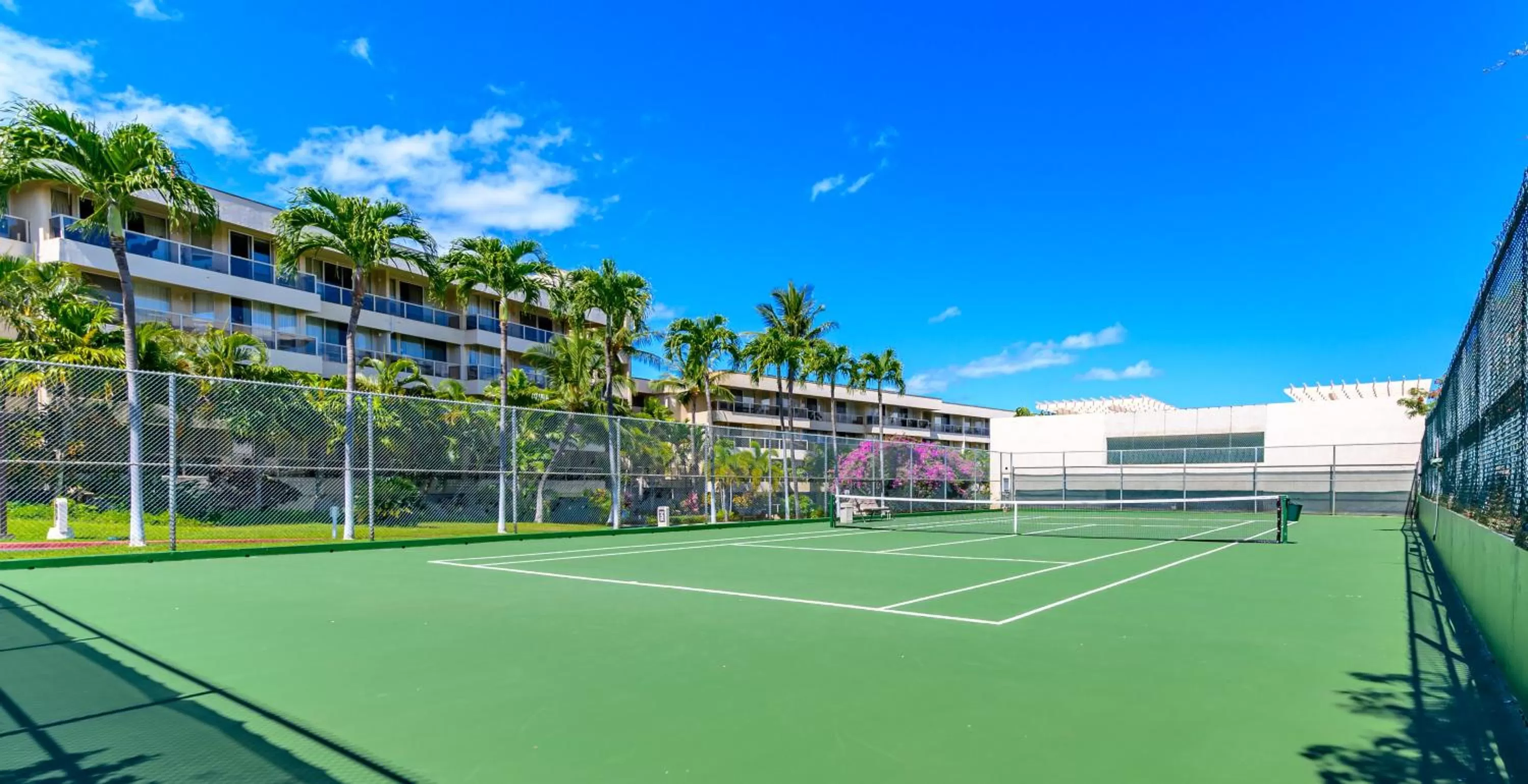 Tennis court in Castle At Maui Banyan