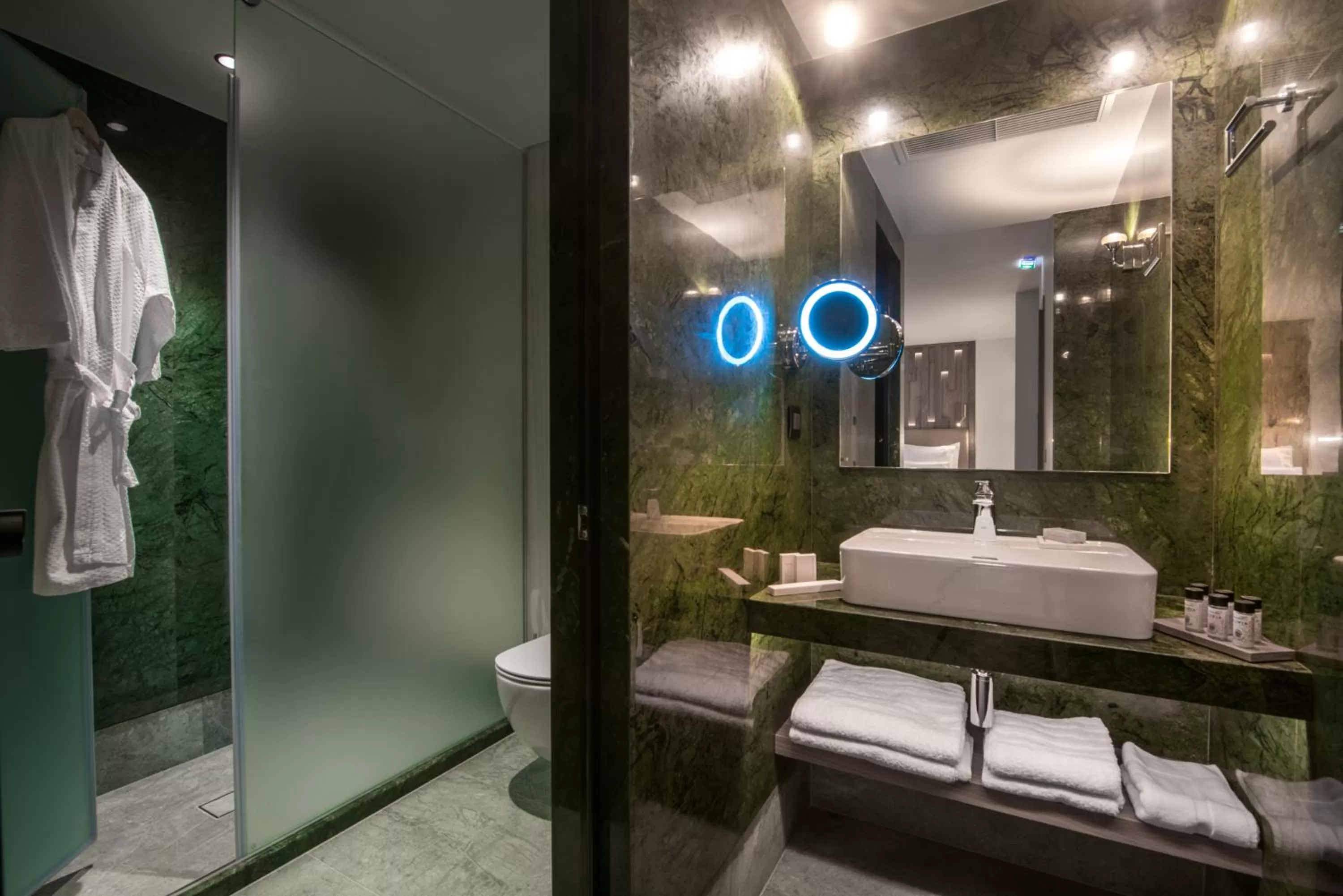 Shower in Dimargio Luxury Hotel & Spa