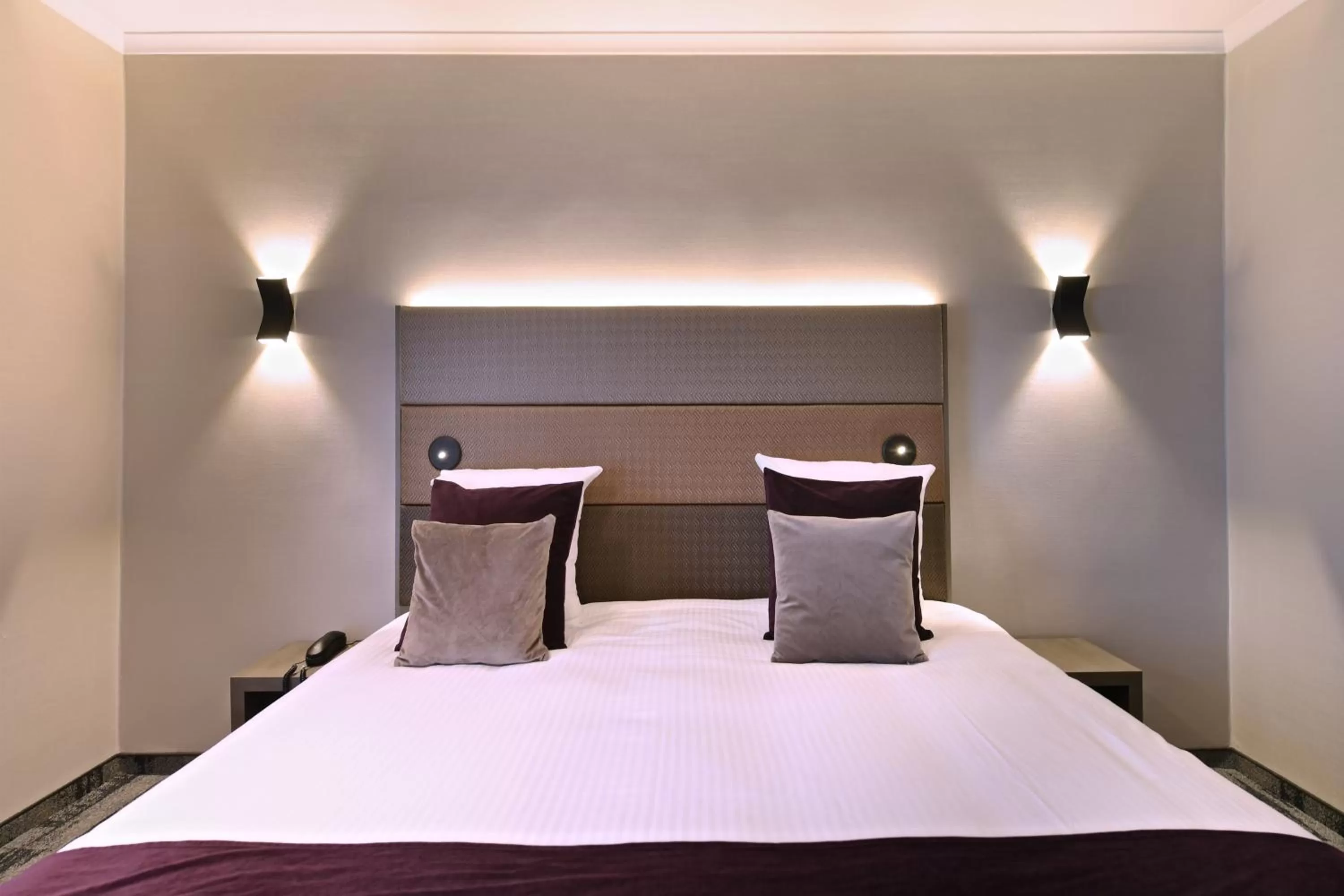 Bed in Hotel Charleroi Airport - Van Der Valk