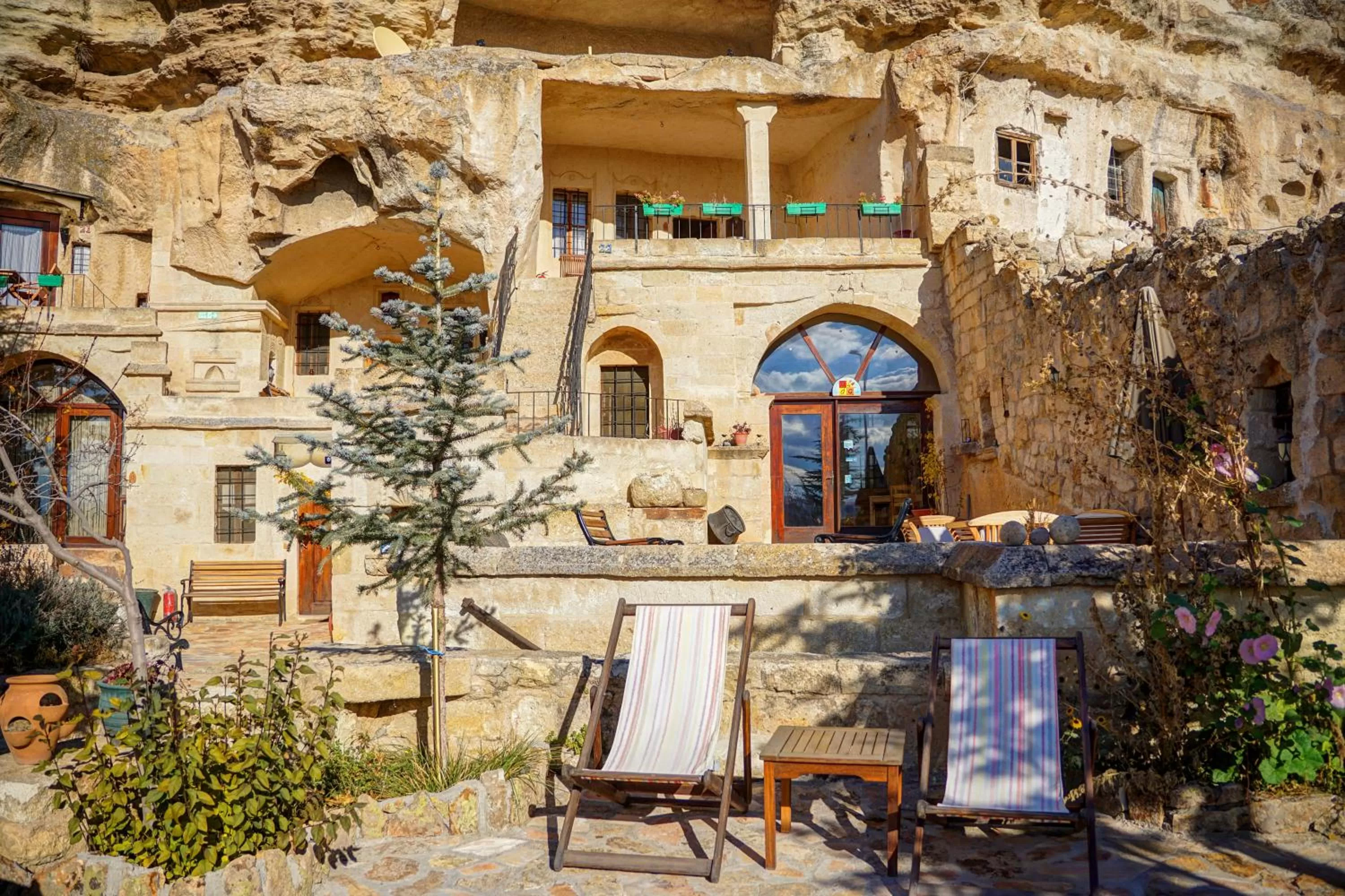 Property building in 4 Oda Cave House - Special Class