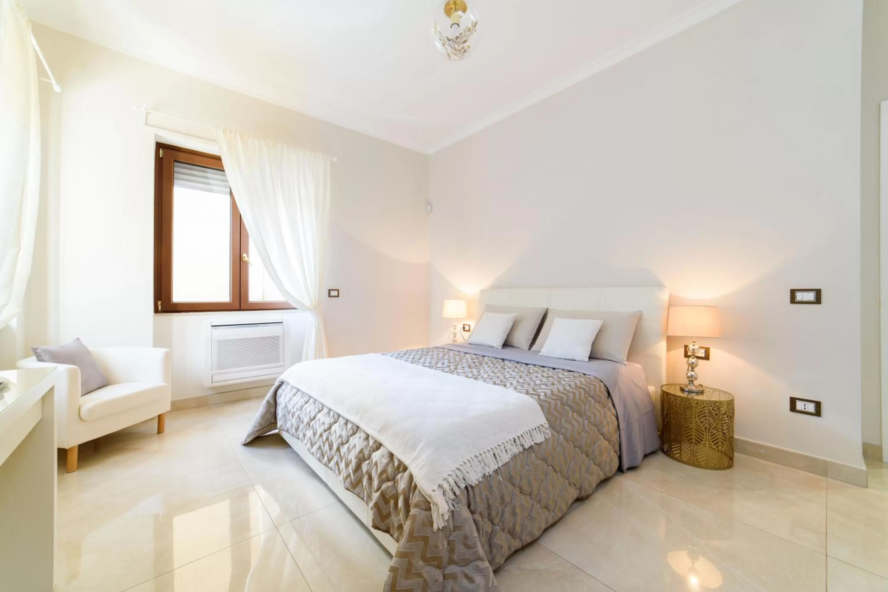 Bedroom, Bed in HomeAway Salerno