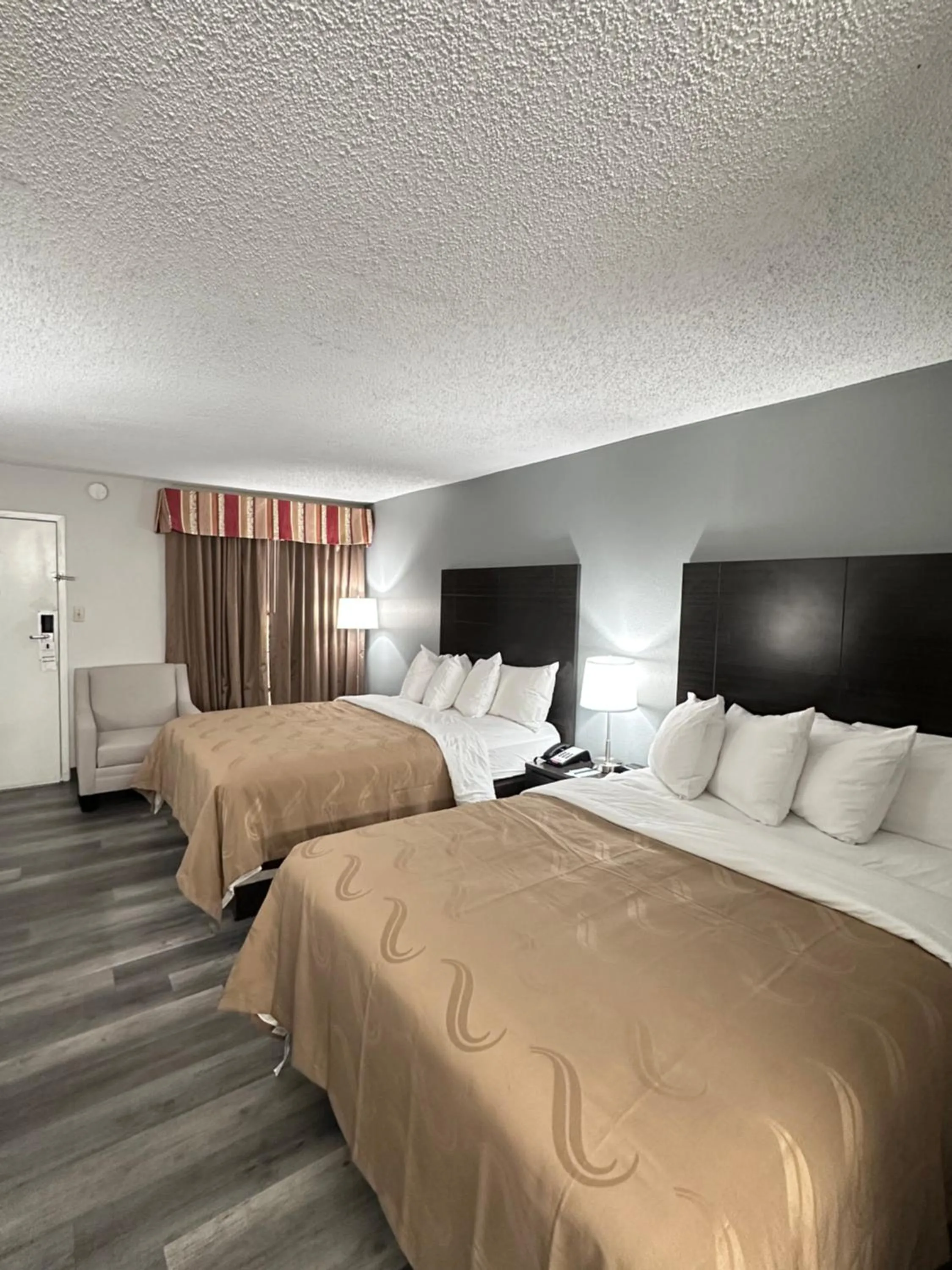 Bedroom in Quality Inn