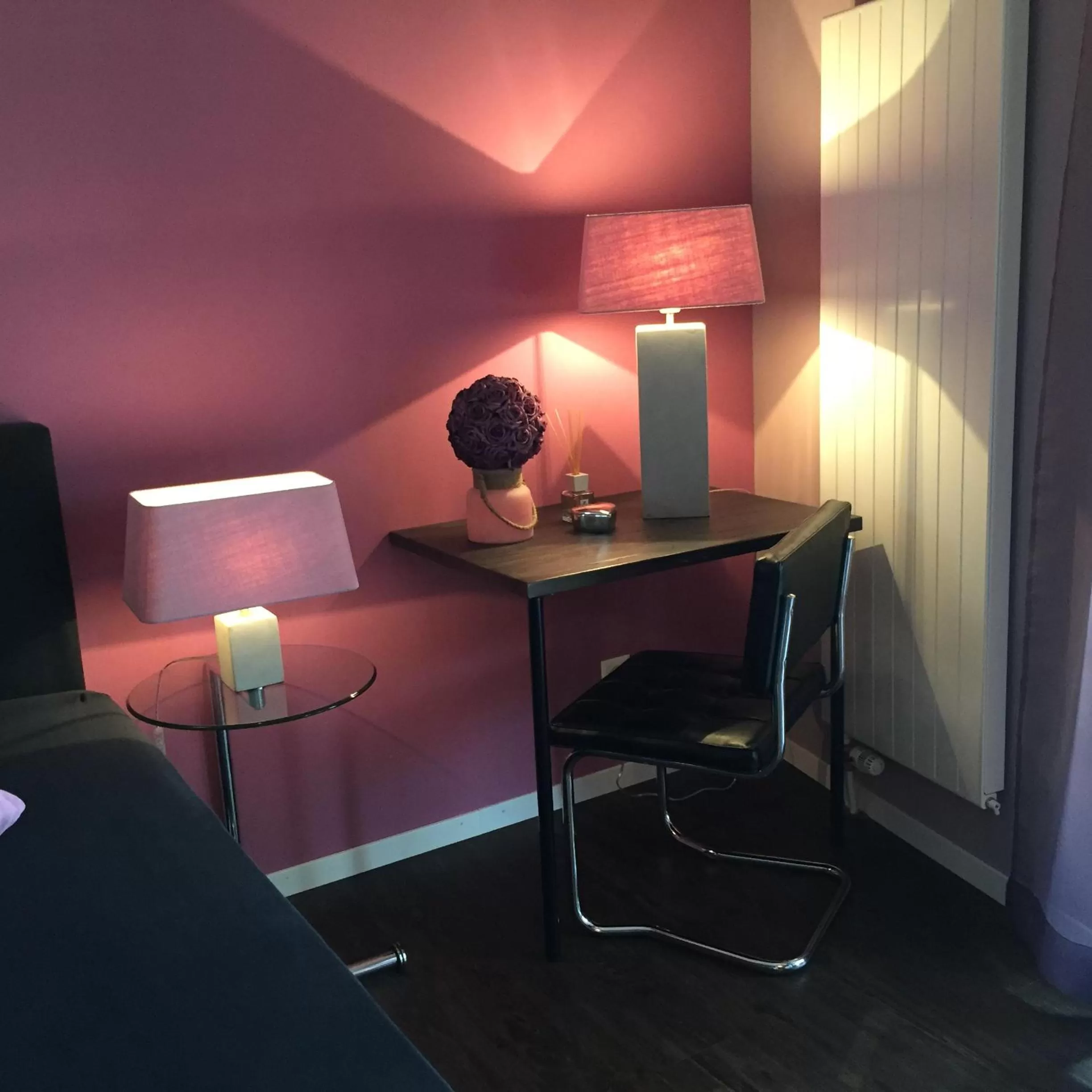 Seating Area in Landcafe mit Mini Hotel