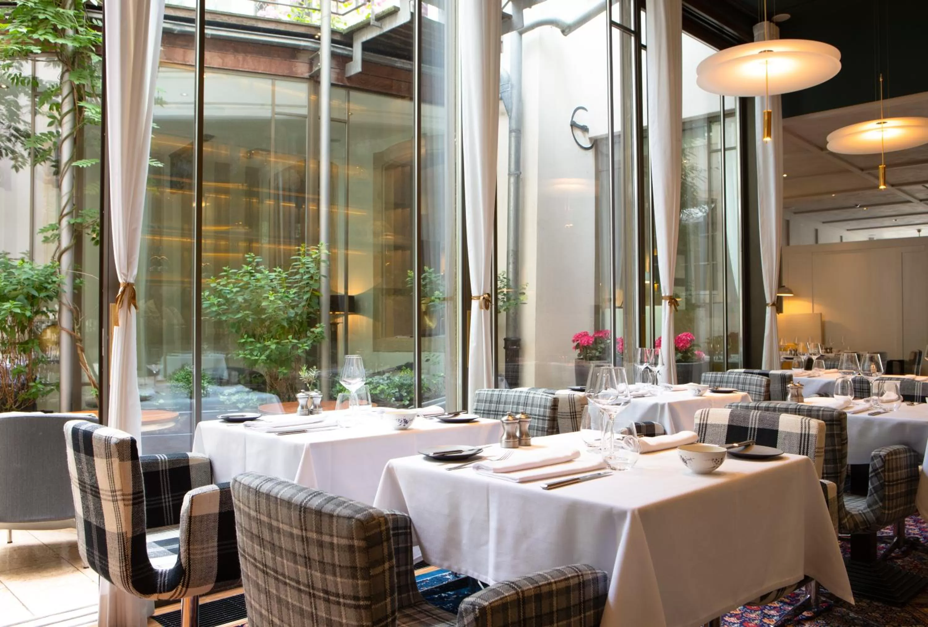 Restaurant/places to eat in Hotel Le Place d'Armes - Relais & Châteaux