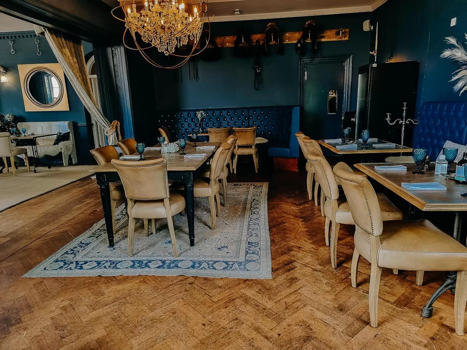 Restaurant/places to eat in Verzon House