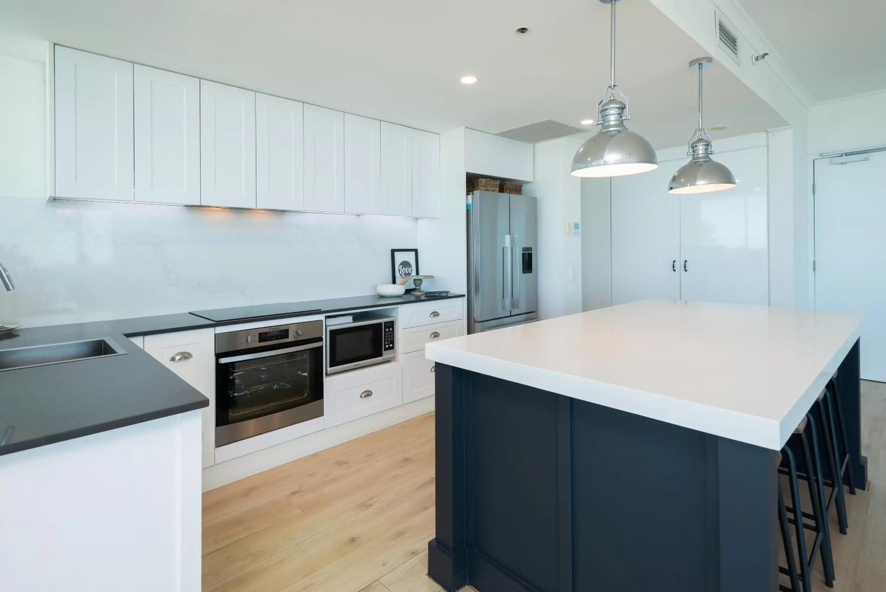 Kitchen or kitchenette in The Waterford on Main Beach