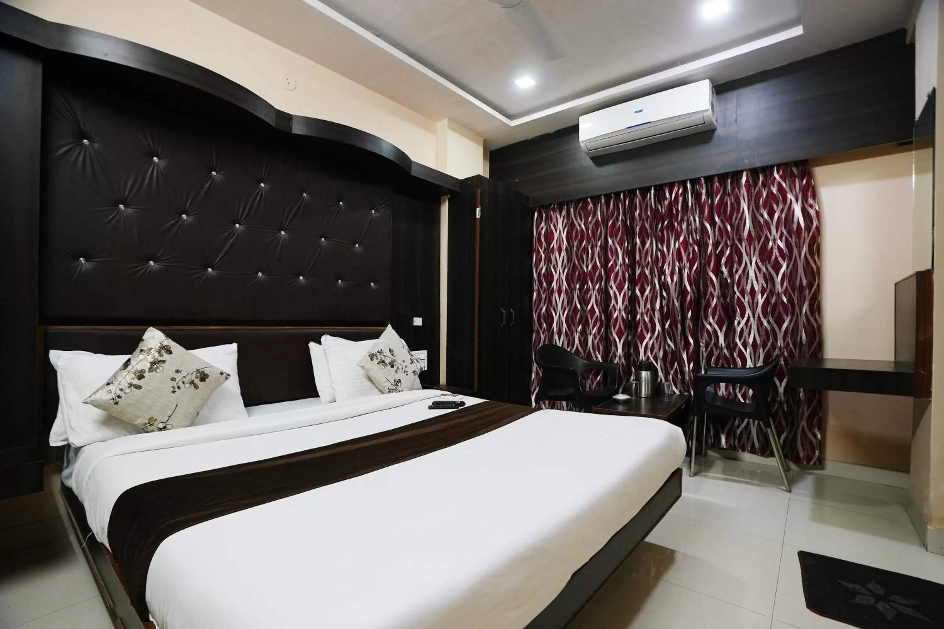 Bedroom, Bed in Hotel Madurai