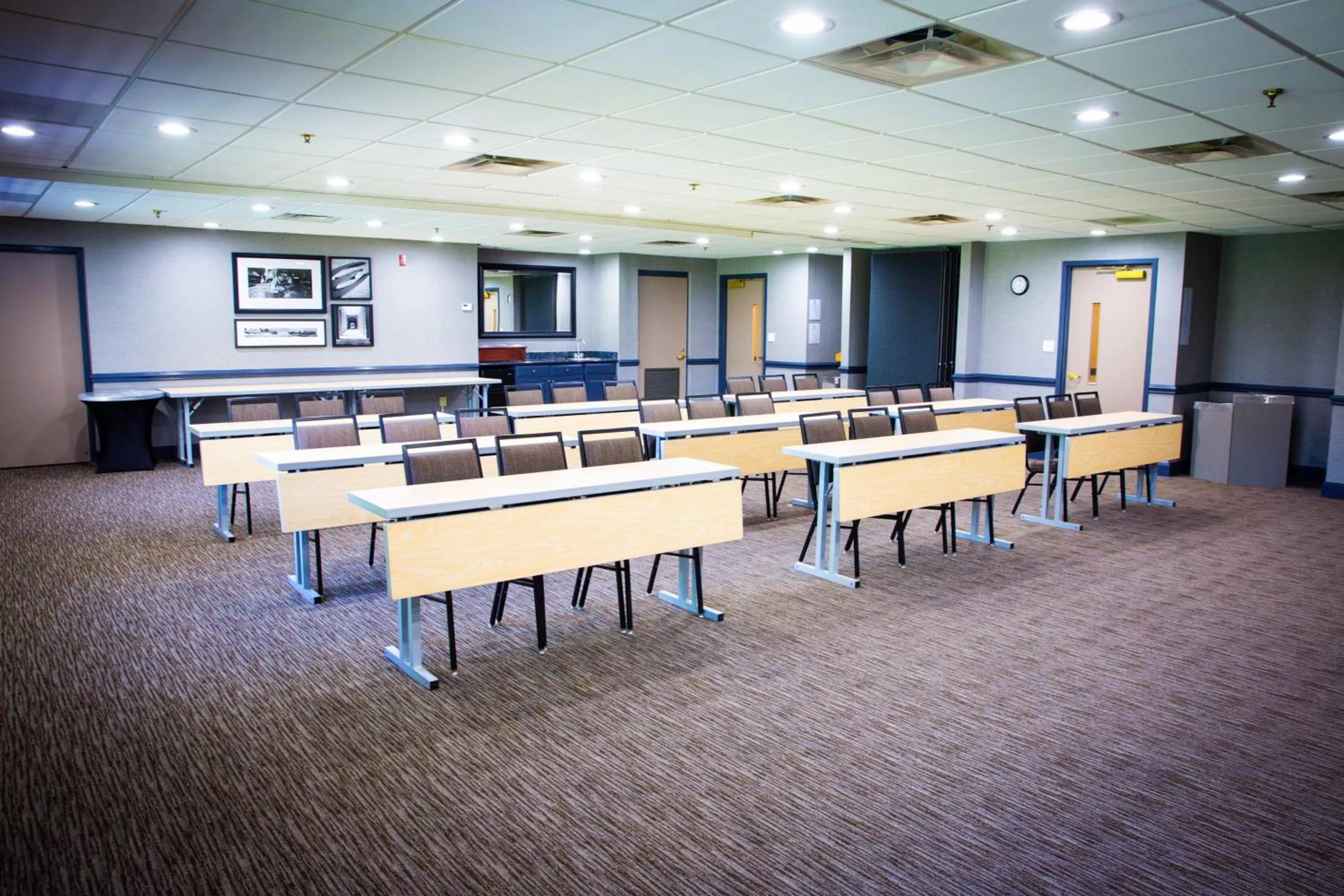 Business facilities in Country Inn & Suites by Radisson, Burlington Elon , NC
