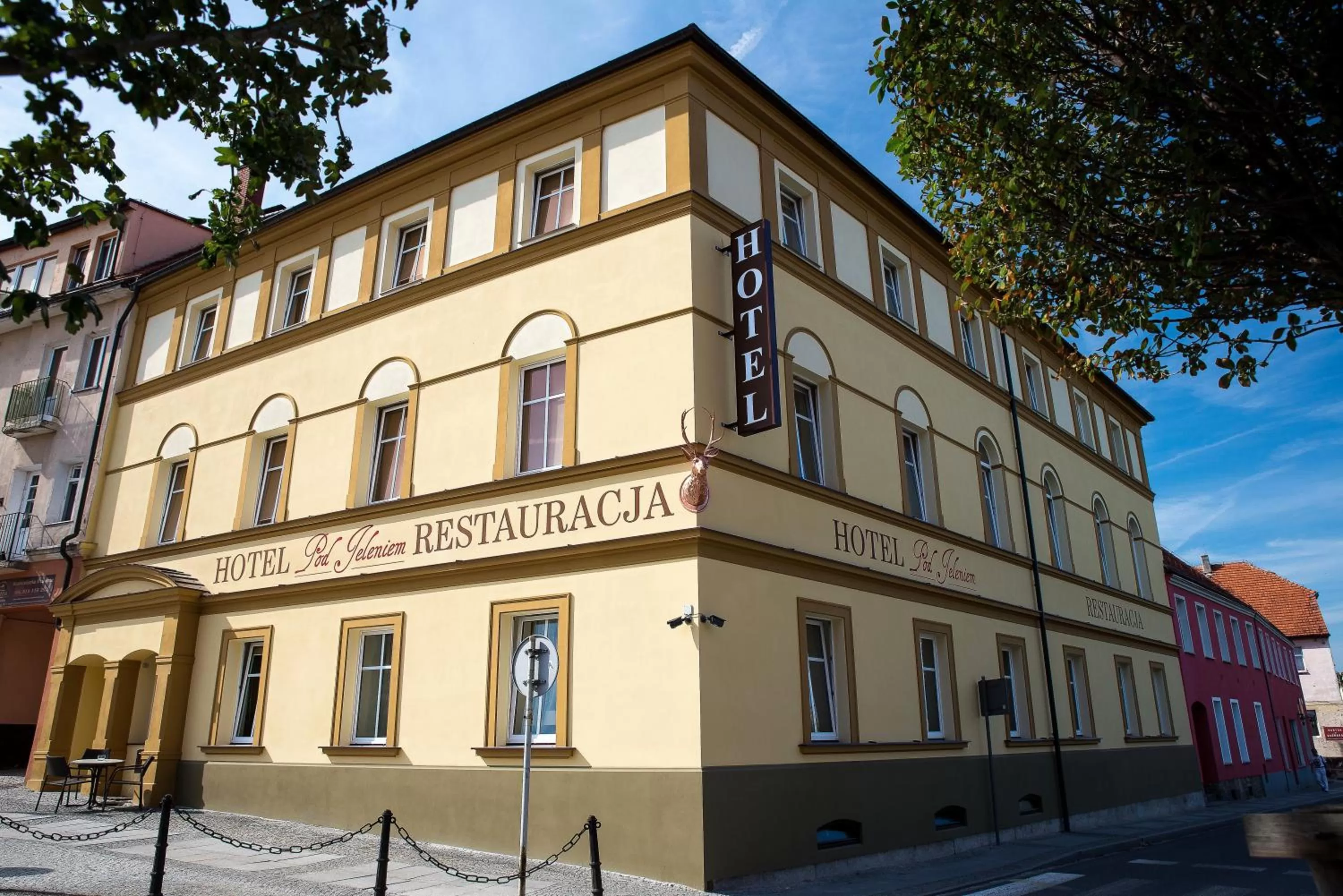 Facade/entrance in Hotel Pod Jeleniem