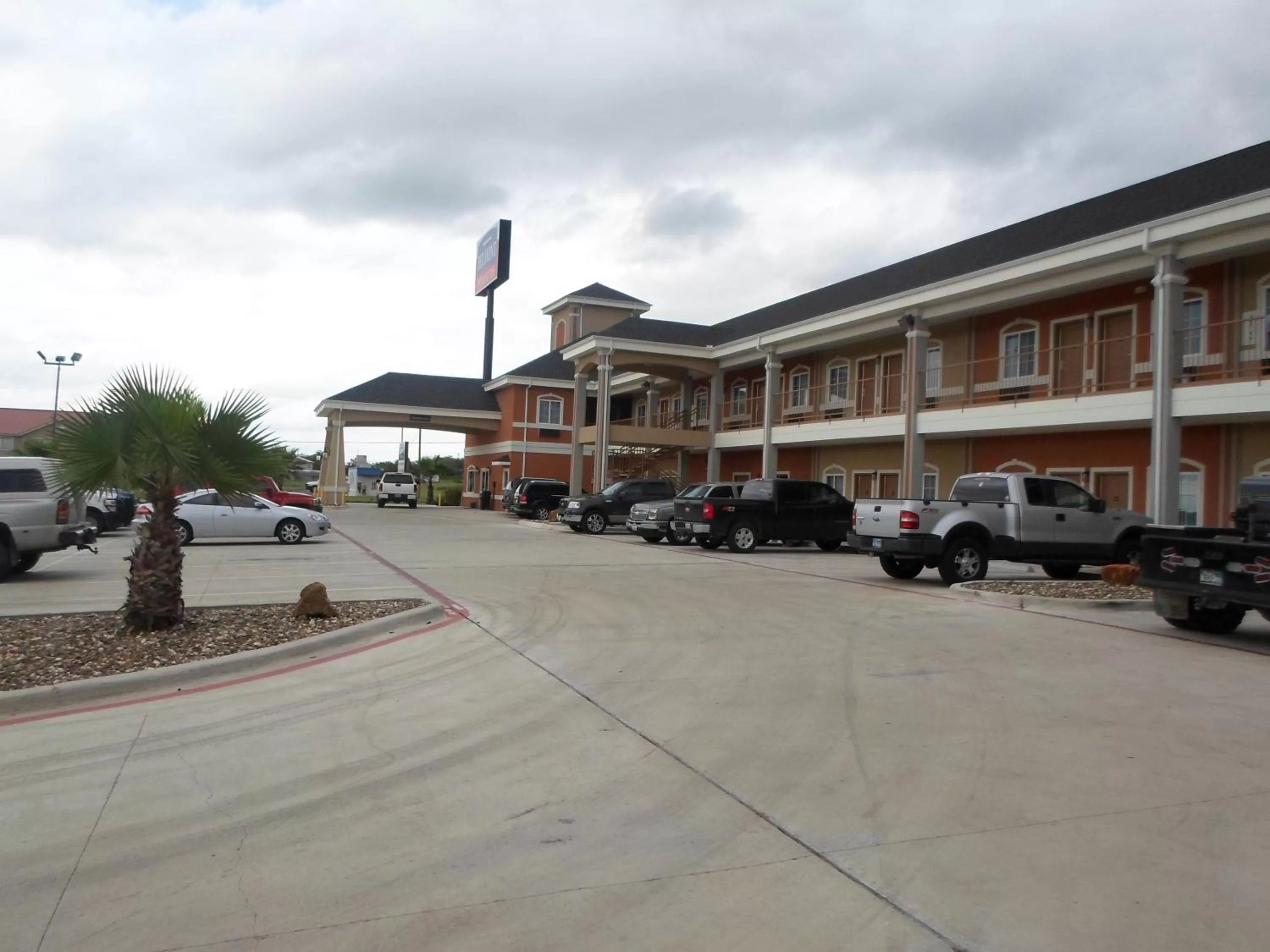 Property building in Studio 6-Beeville, TX