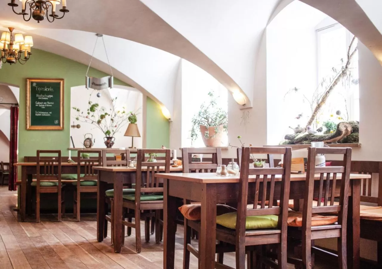 Restaurant/places to eat in Naturschlosshotel Blumenthal