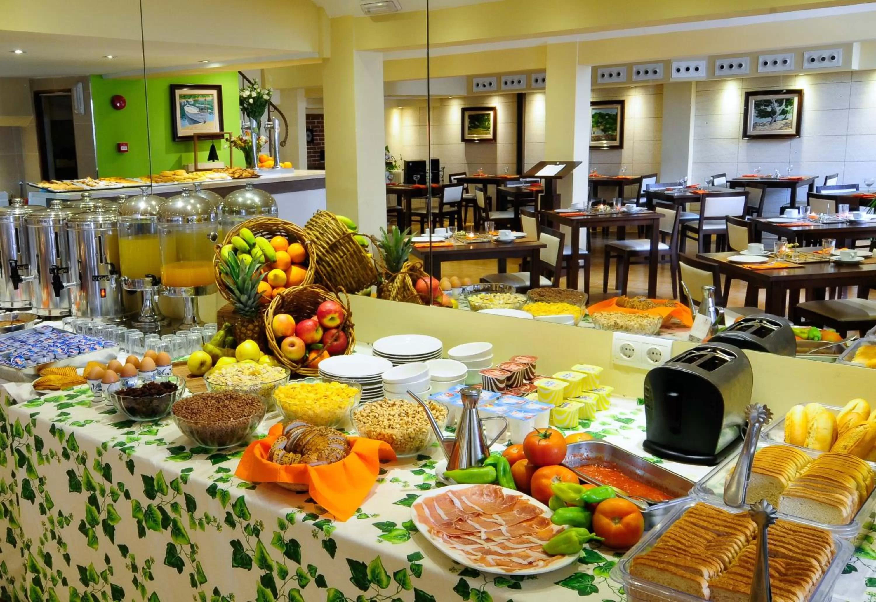 Restaurant/places to eat in Hotel Balear