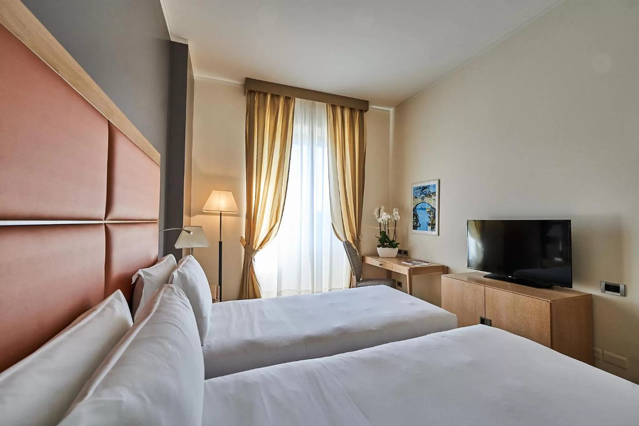 Bedroom, Bed in Hotel Astoria