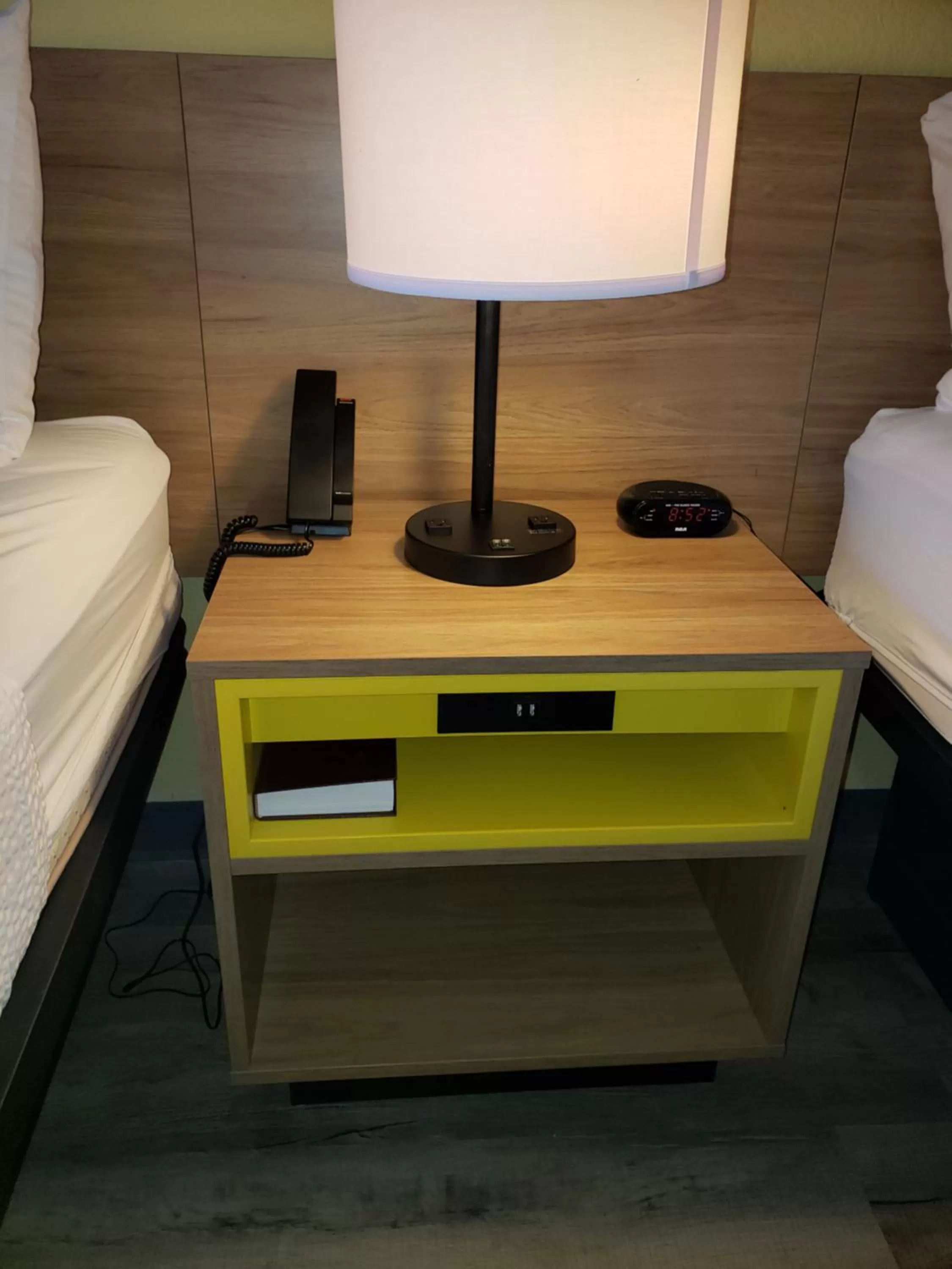 Property building, Bed in Days Inn & Suites by Wyndham Clovis