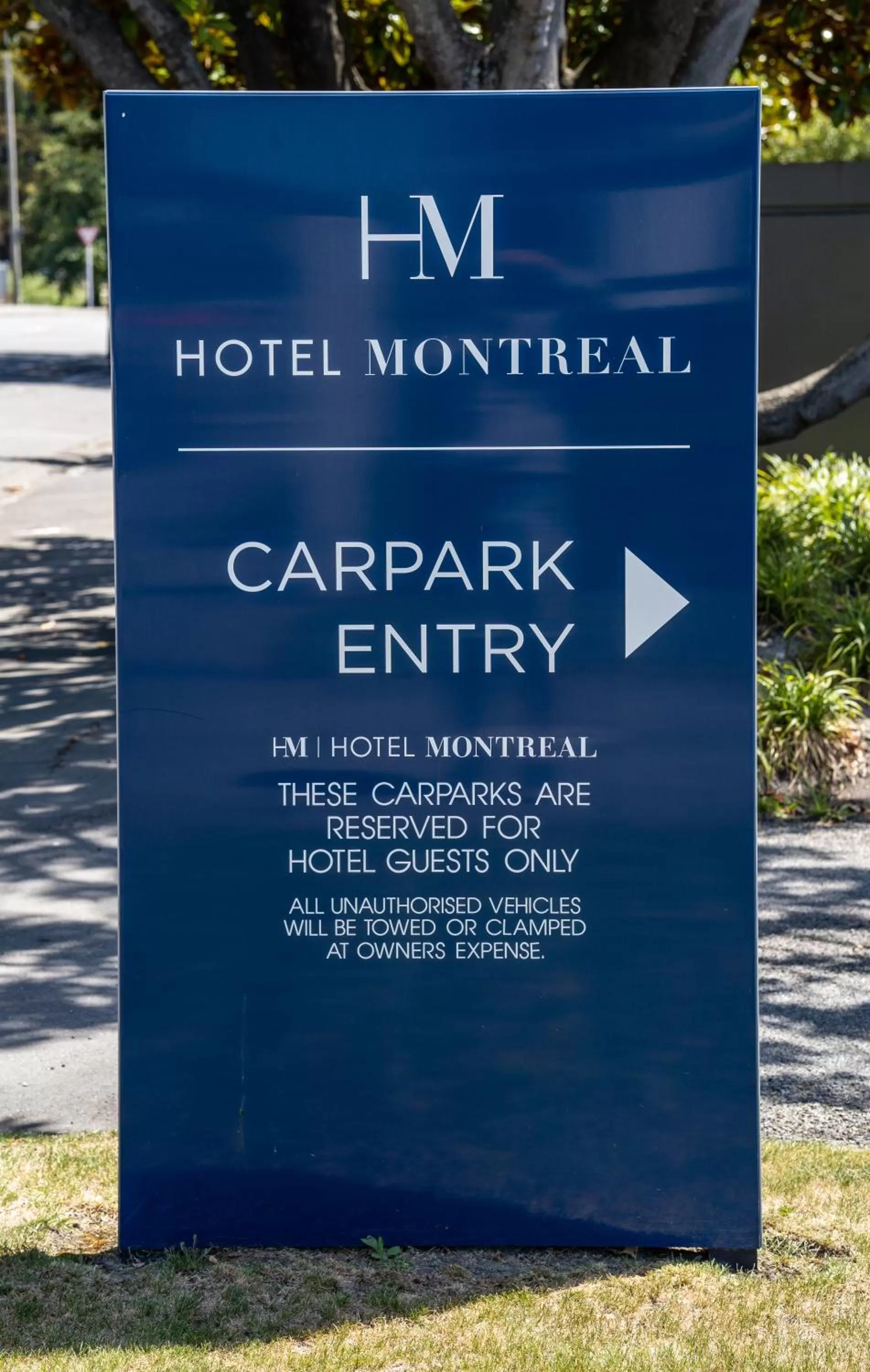 Property logo or sign in Hotel Montreal