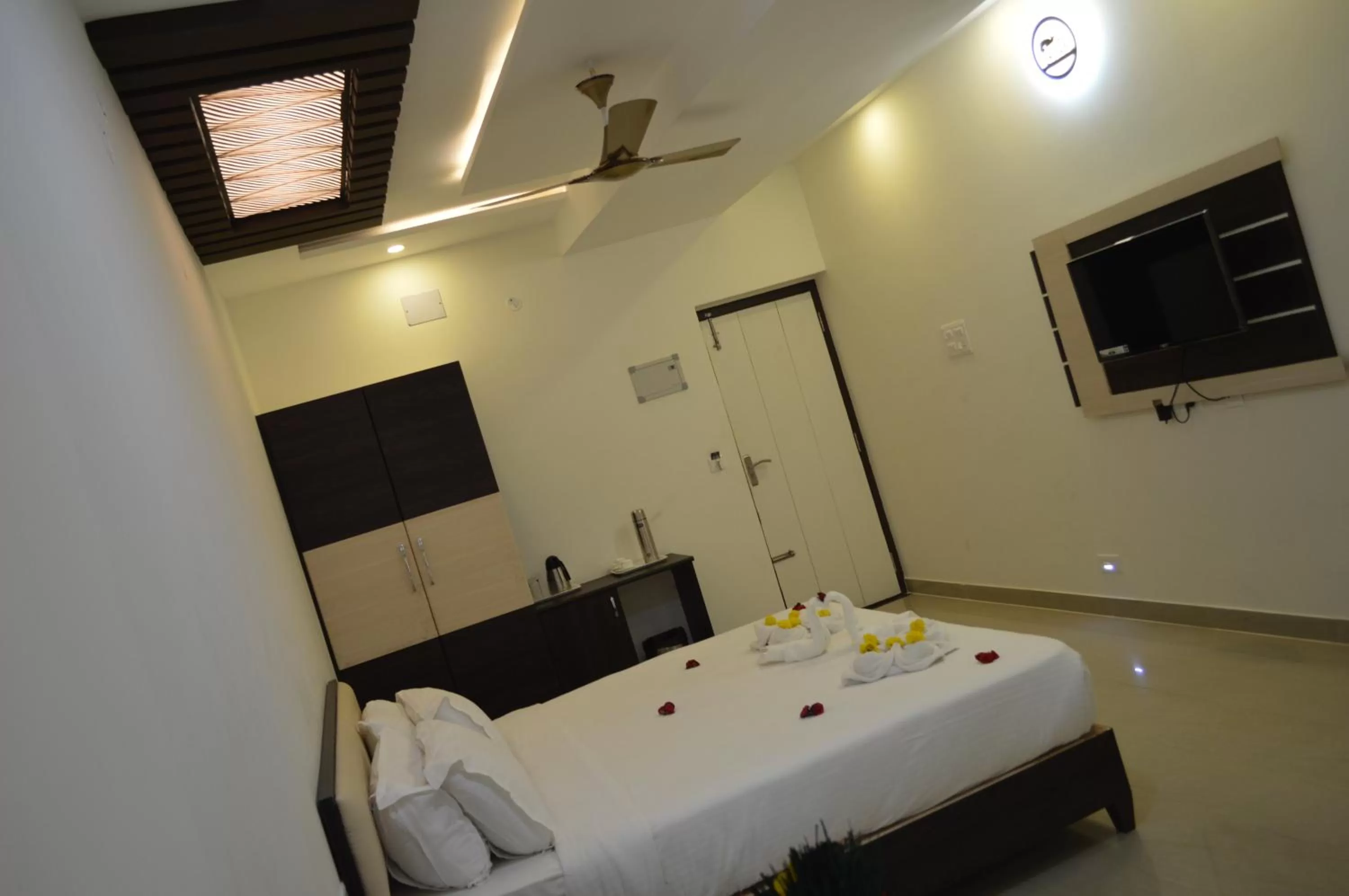 Bed in Hotel Ambai Grand