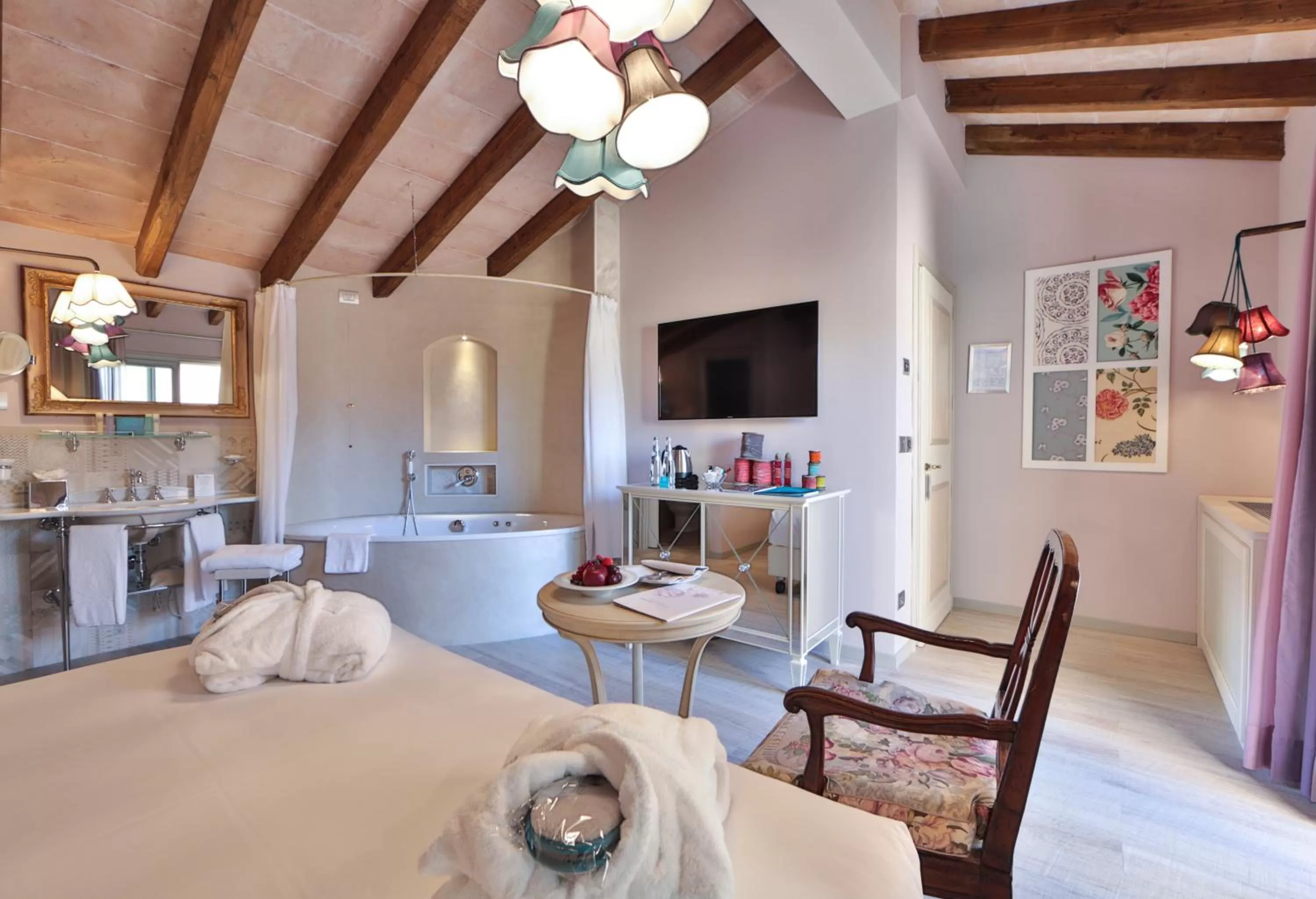 Bathroom, Bed in Ville Sull'Arno