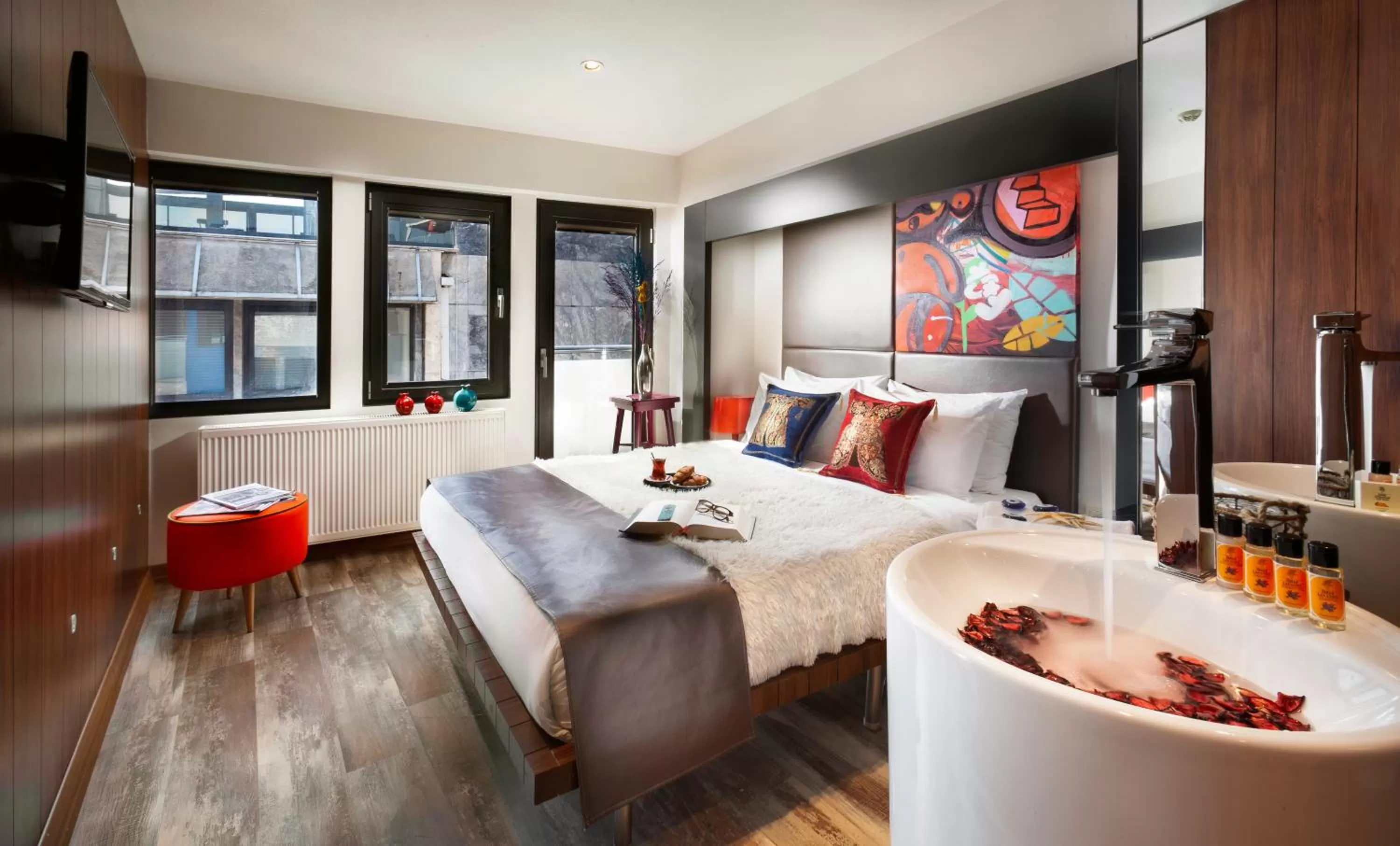 Photo of the whole room, Bed in Duo Galata Hotel