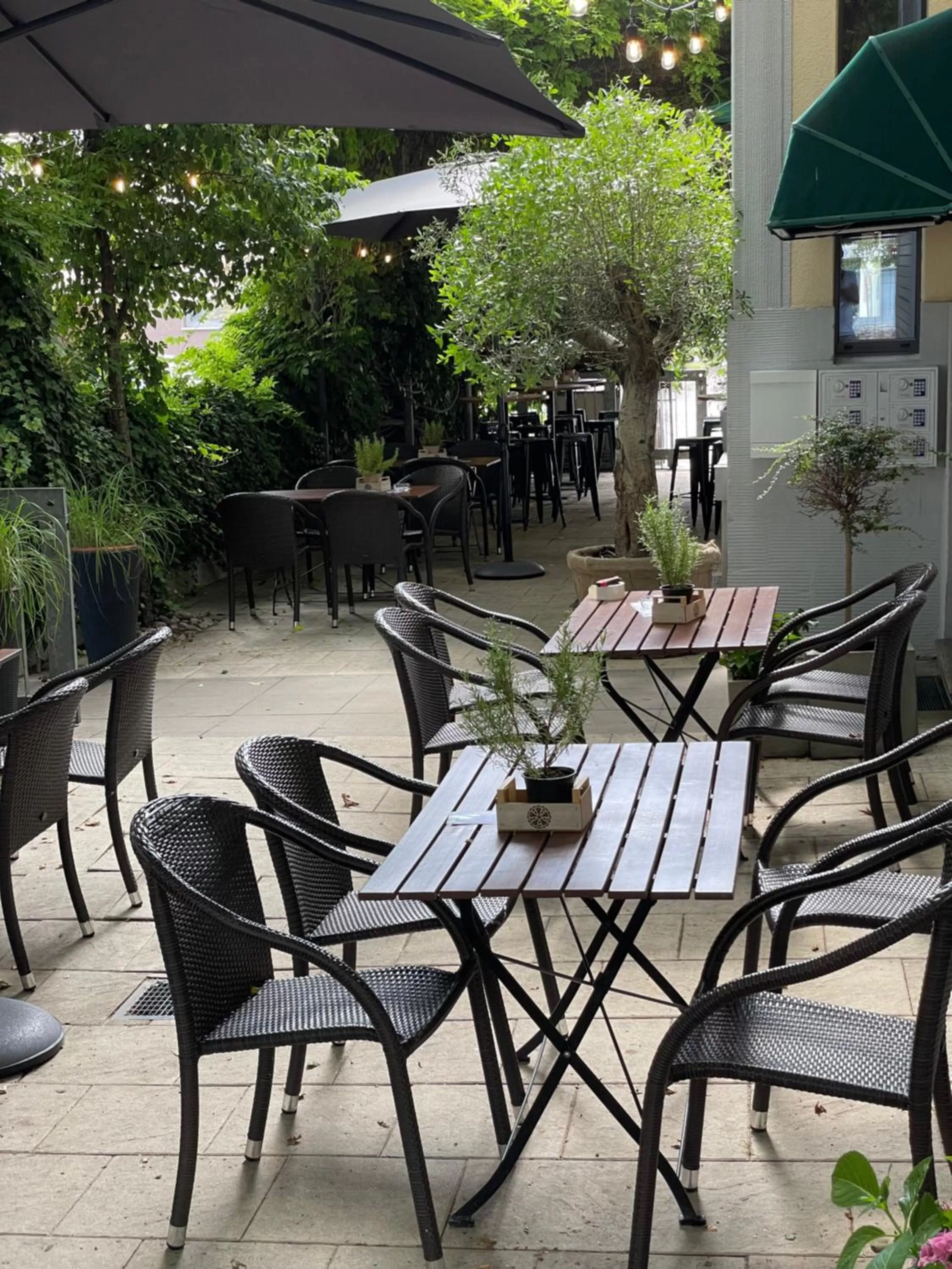 Restaurant/places to eat in AUERSTEIN-Hotels auerstein & auerstein-mono