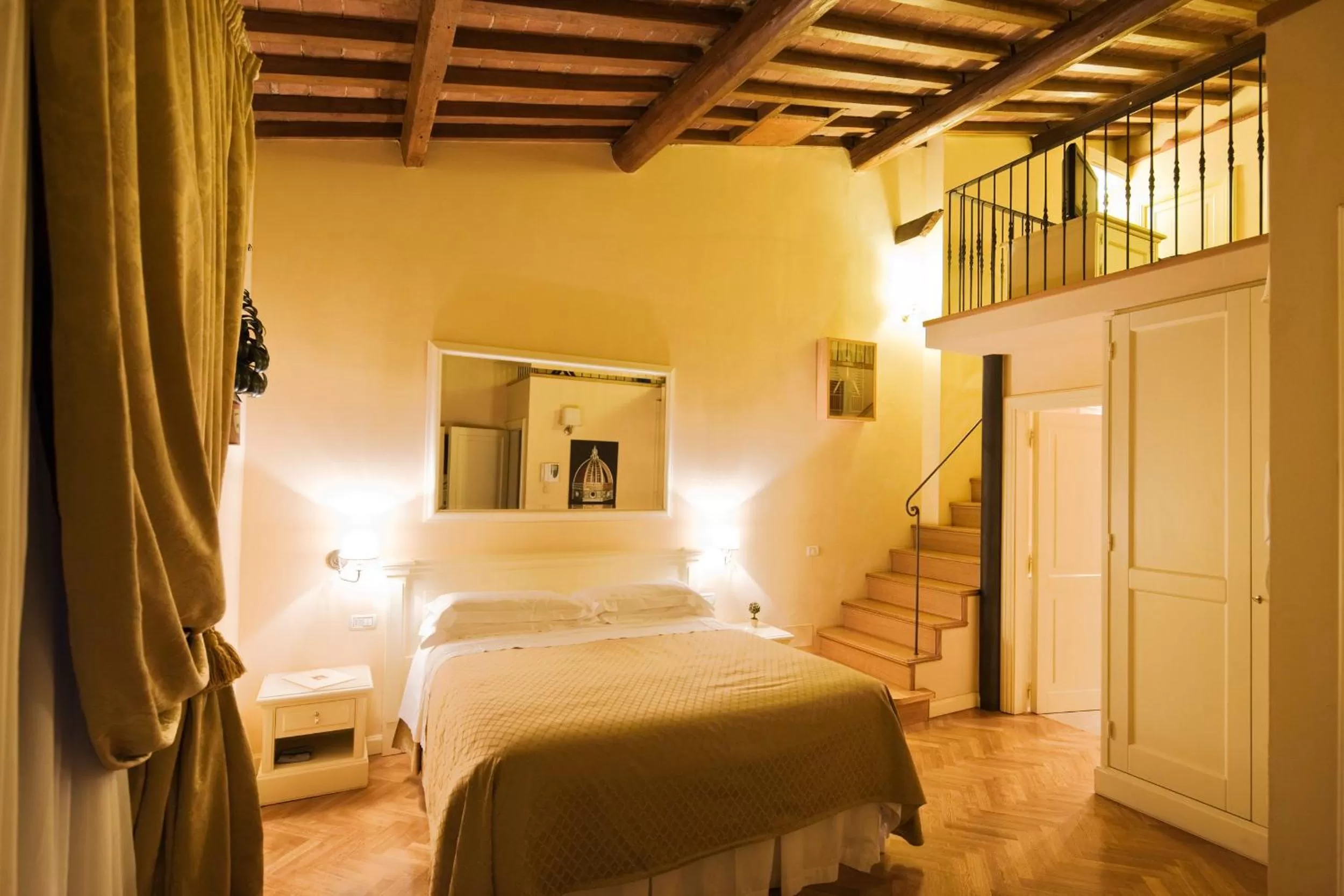 Deluxe Apartment with Fiesole Hills View (4 Adults) in Granduomo Charming Accomodation