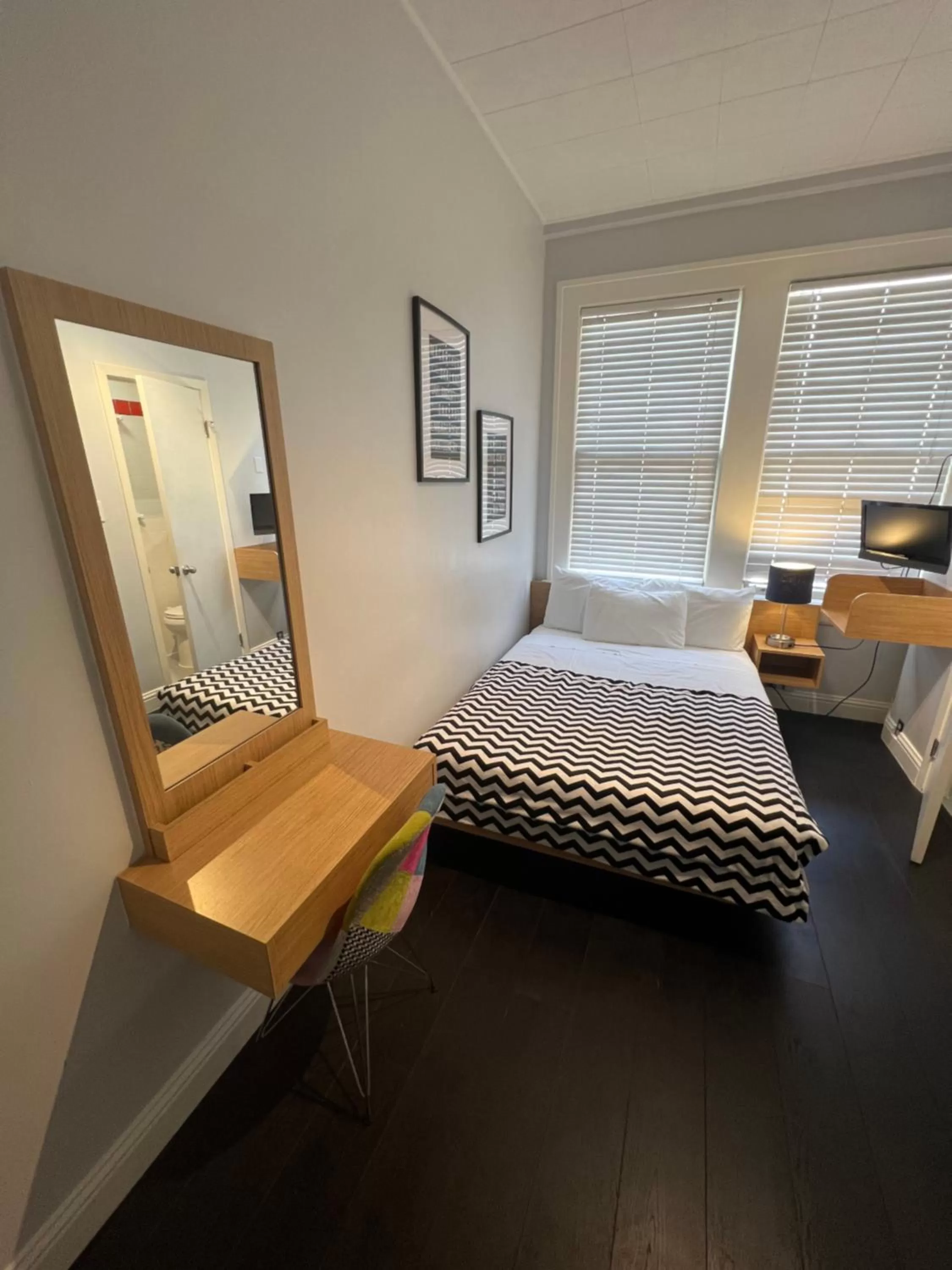 Bedroom, Bed in Touchstone Hotel - City Center