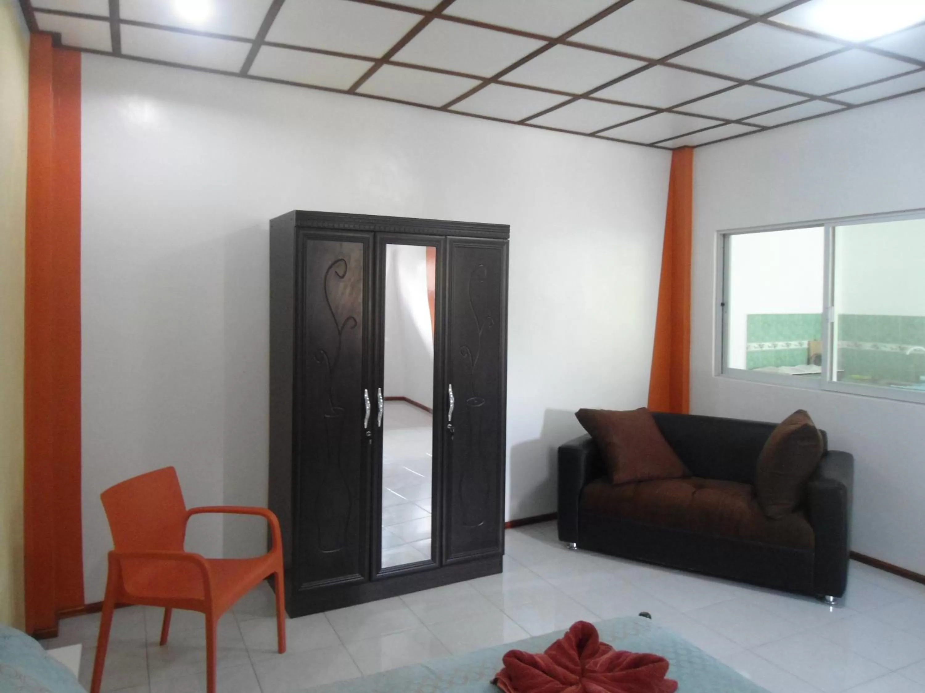 Living room in Menchu's Pension House