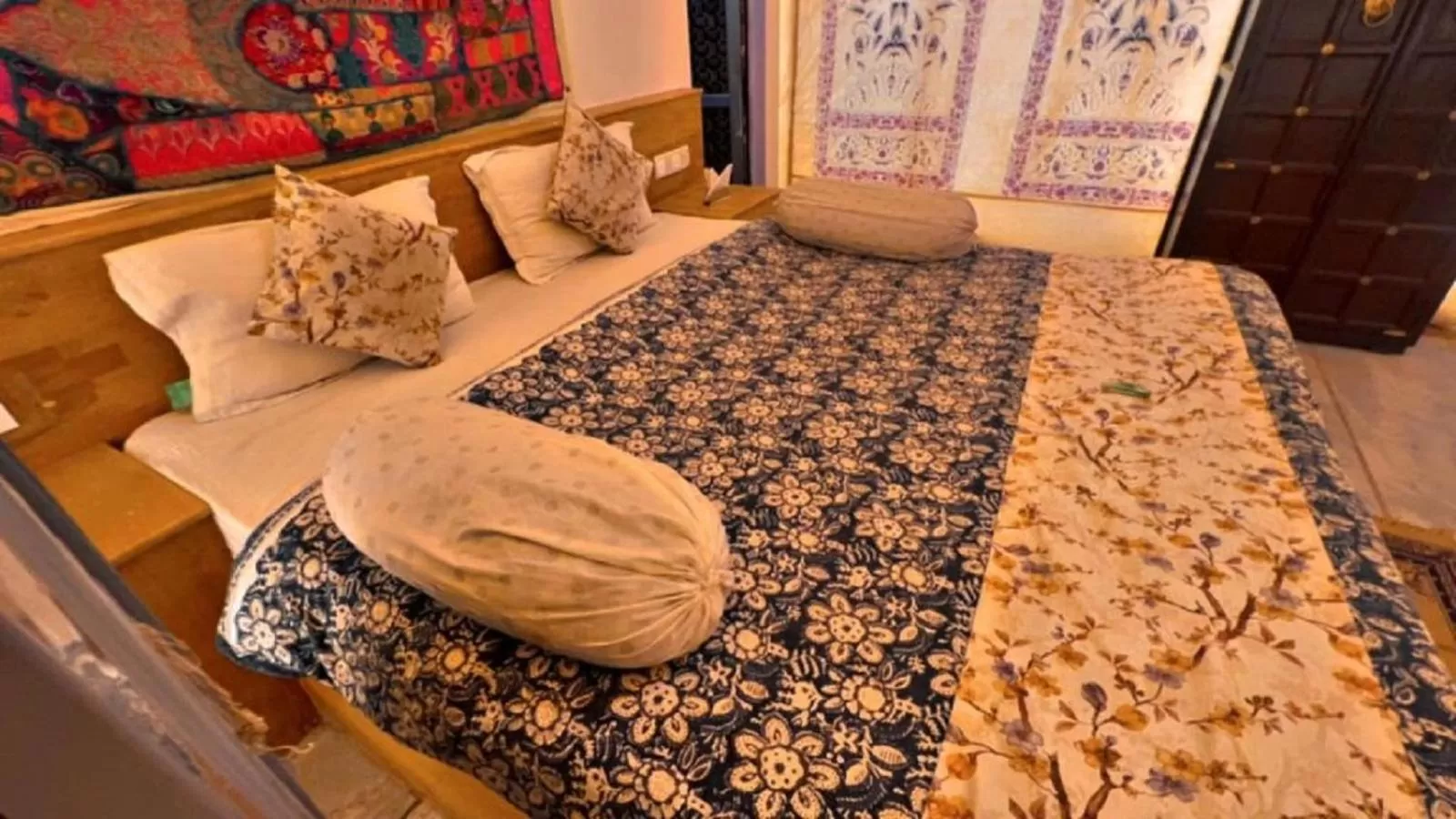 Property building, Bed in Rumis Desert Camp and Resort