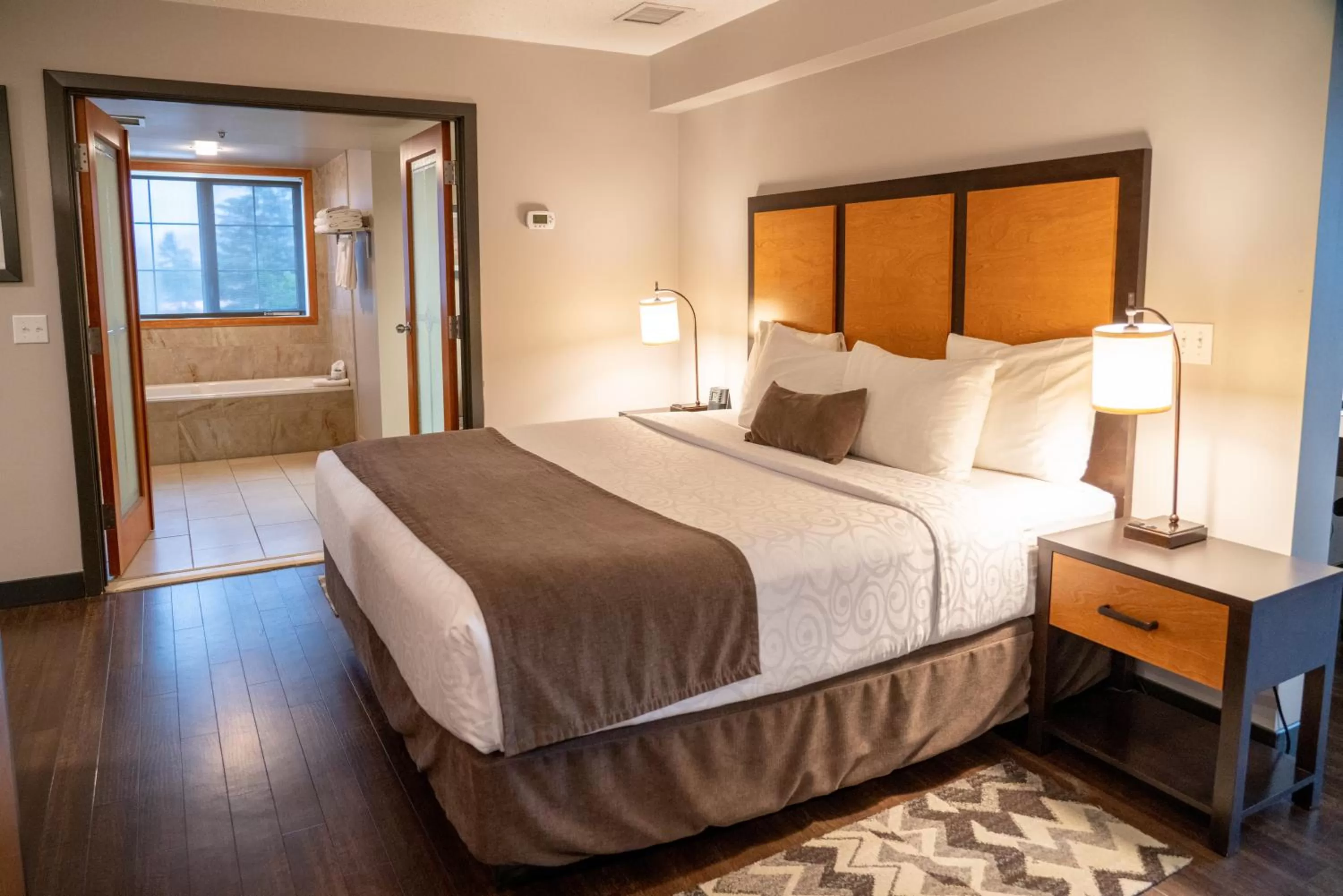 Bedroom, Bed in Pocaterra Inn & Waterslide