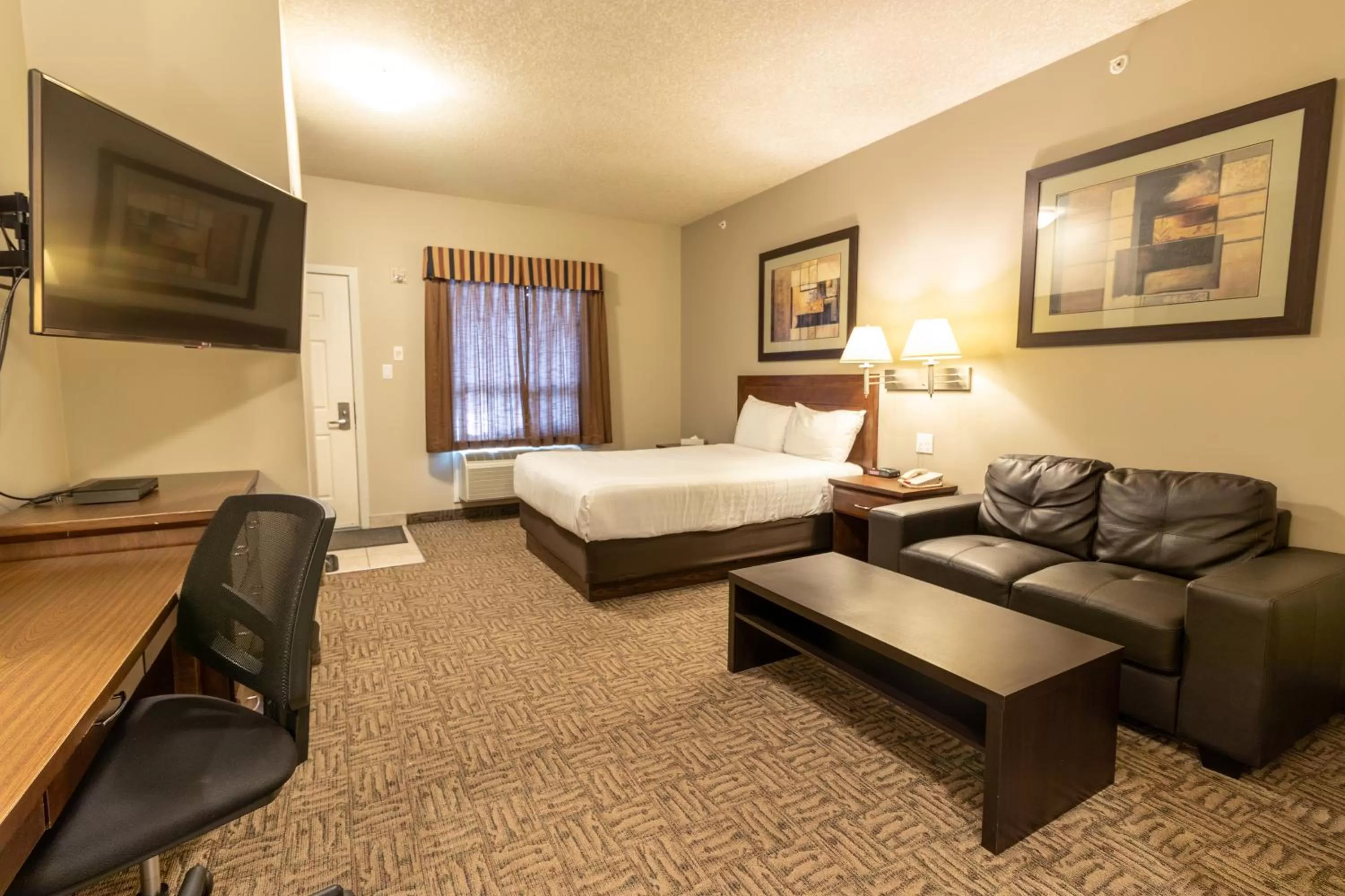 Bedroom, Bed in BCMInns - Lac La Biche