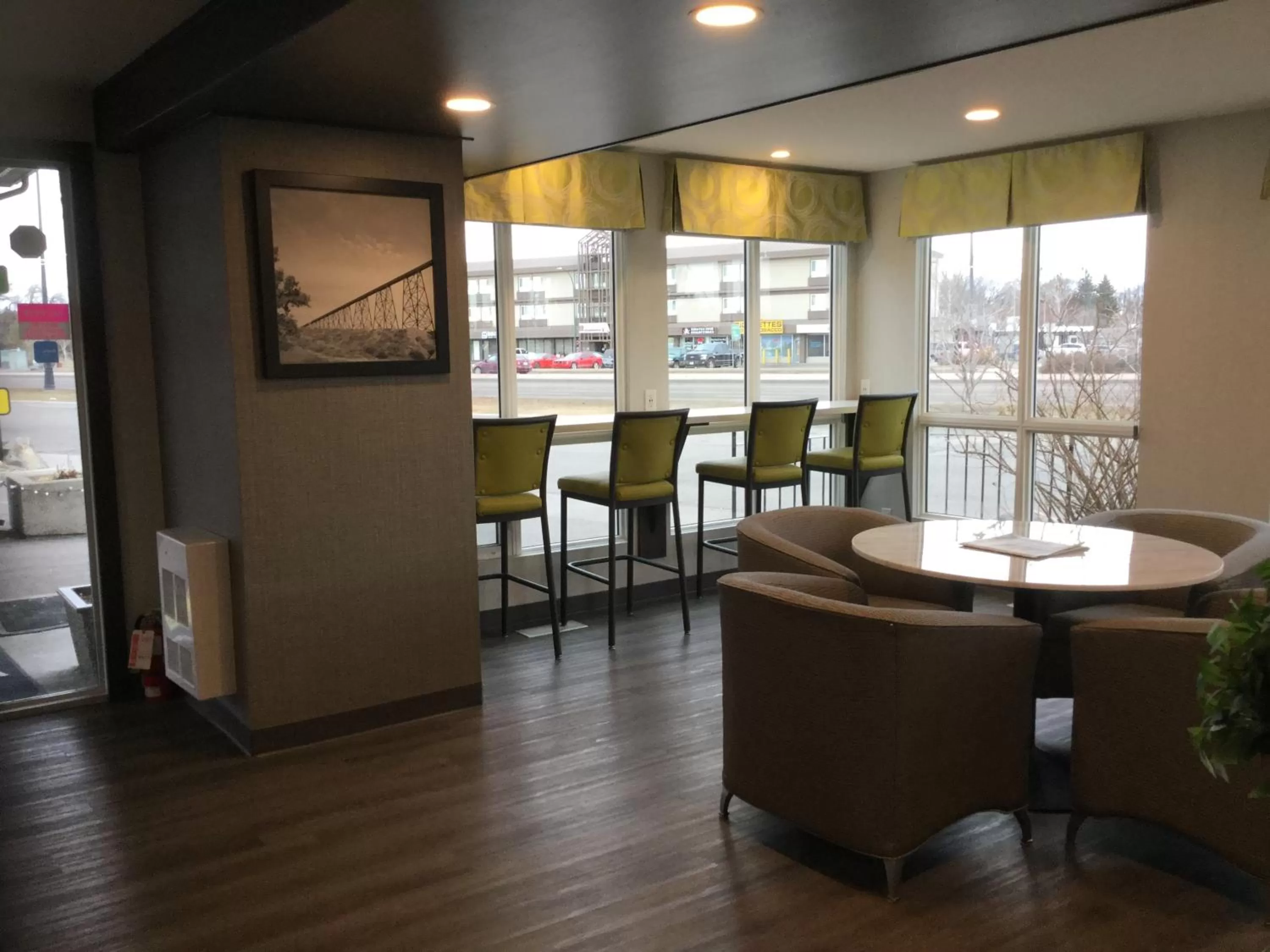 Lobby or reception in Super 8 by Wyndham Lethbridge