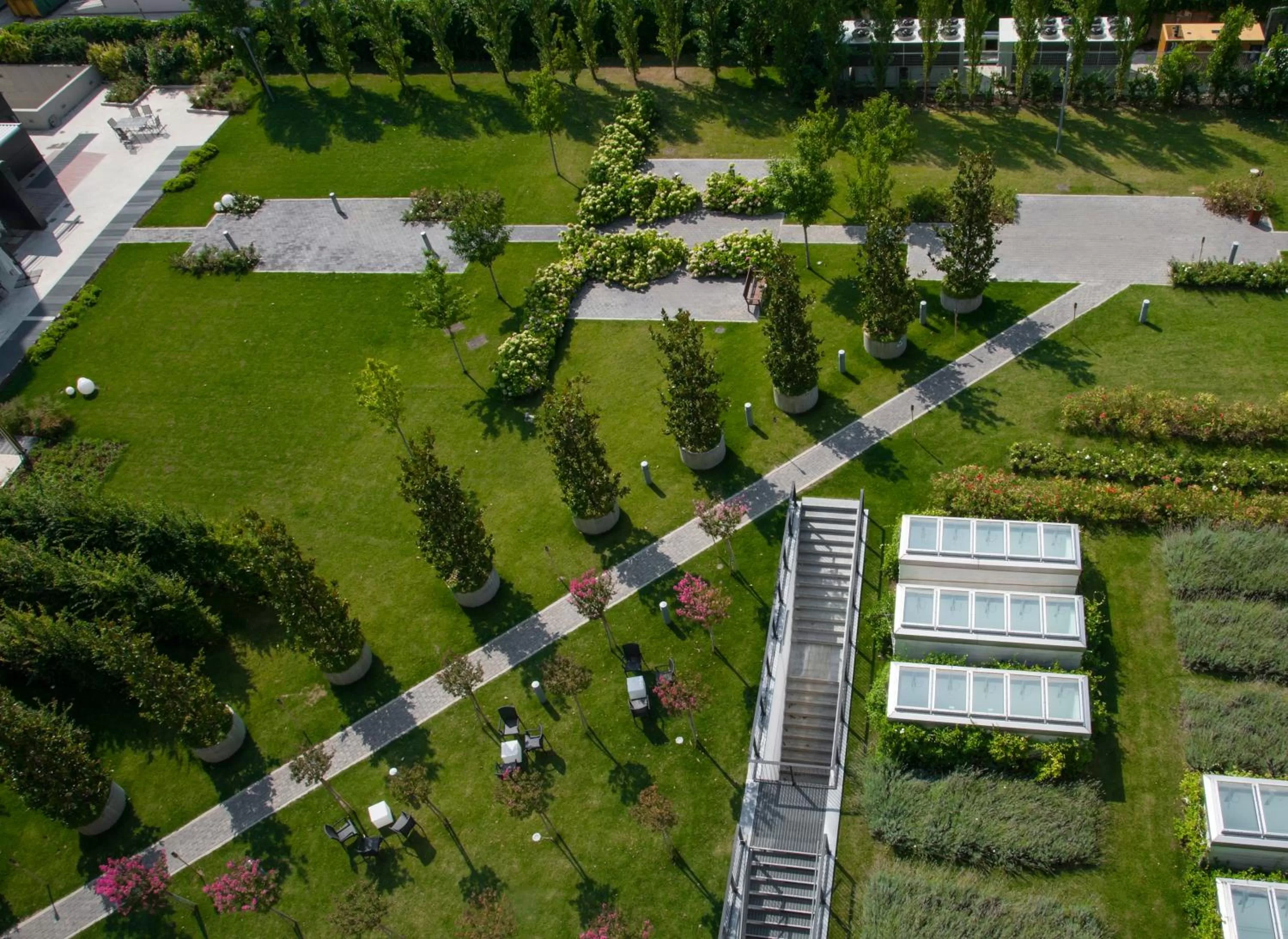 Garden in Ramada Plaza by Wyndham Milano