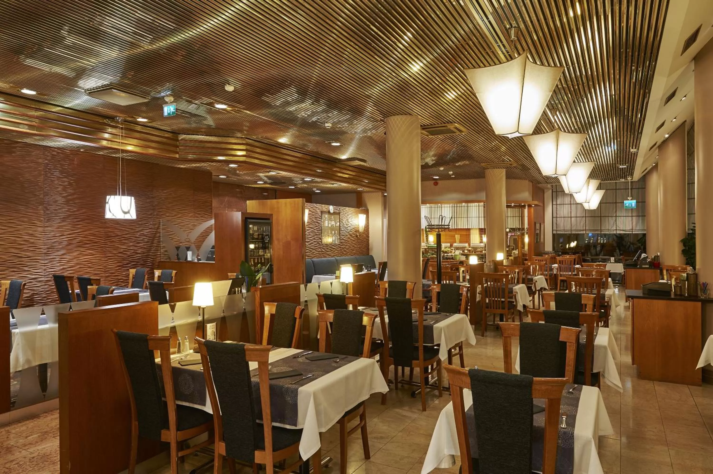 Restaurant/places to eat in Holiday Inn Helsinki-Vantaa Airport by IHG