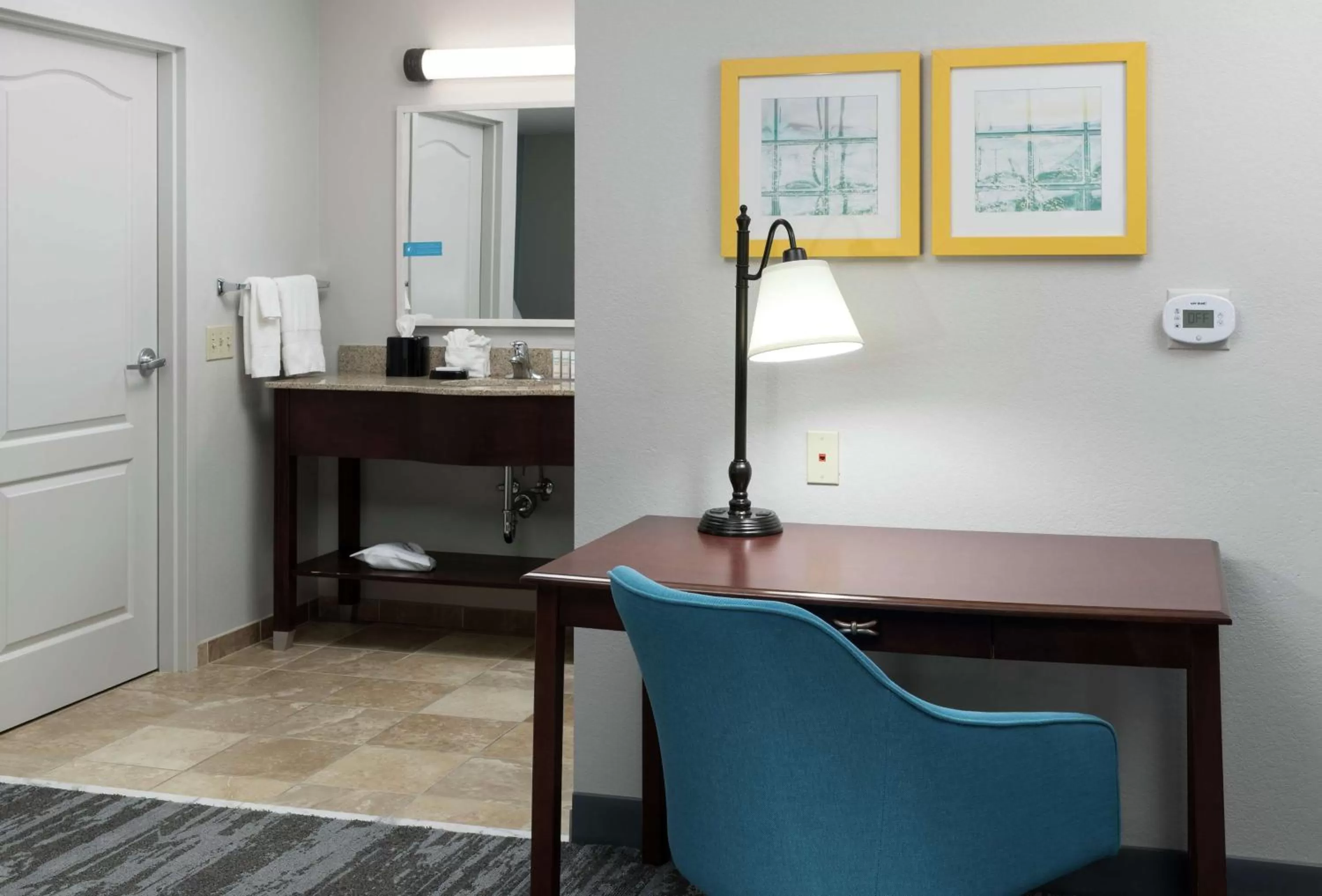 Bedroom in Hampton Inn & Suites Rochester-North