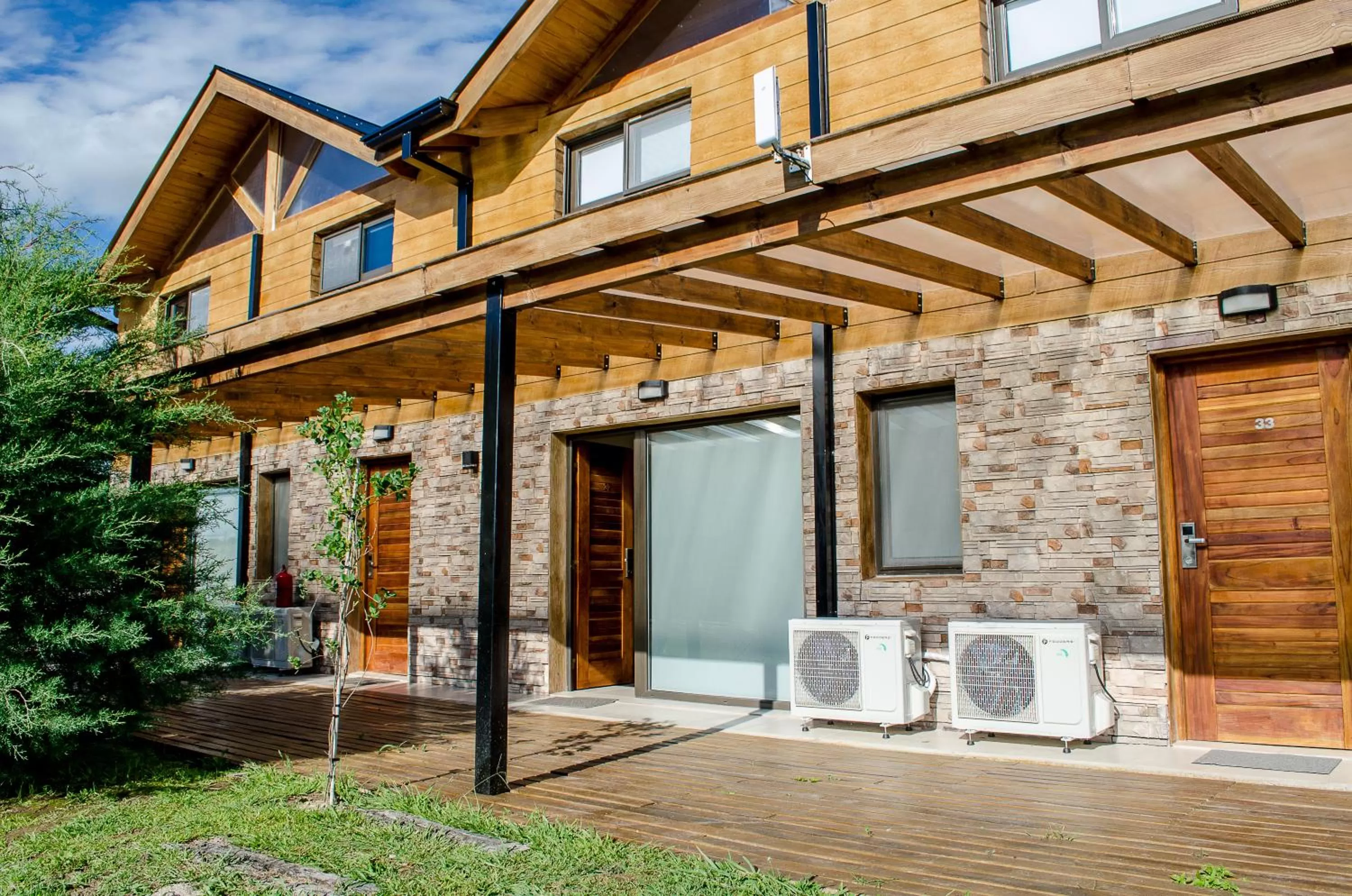 Facade/entrance in Blackstone Country Villages Hotel