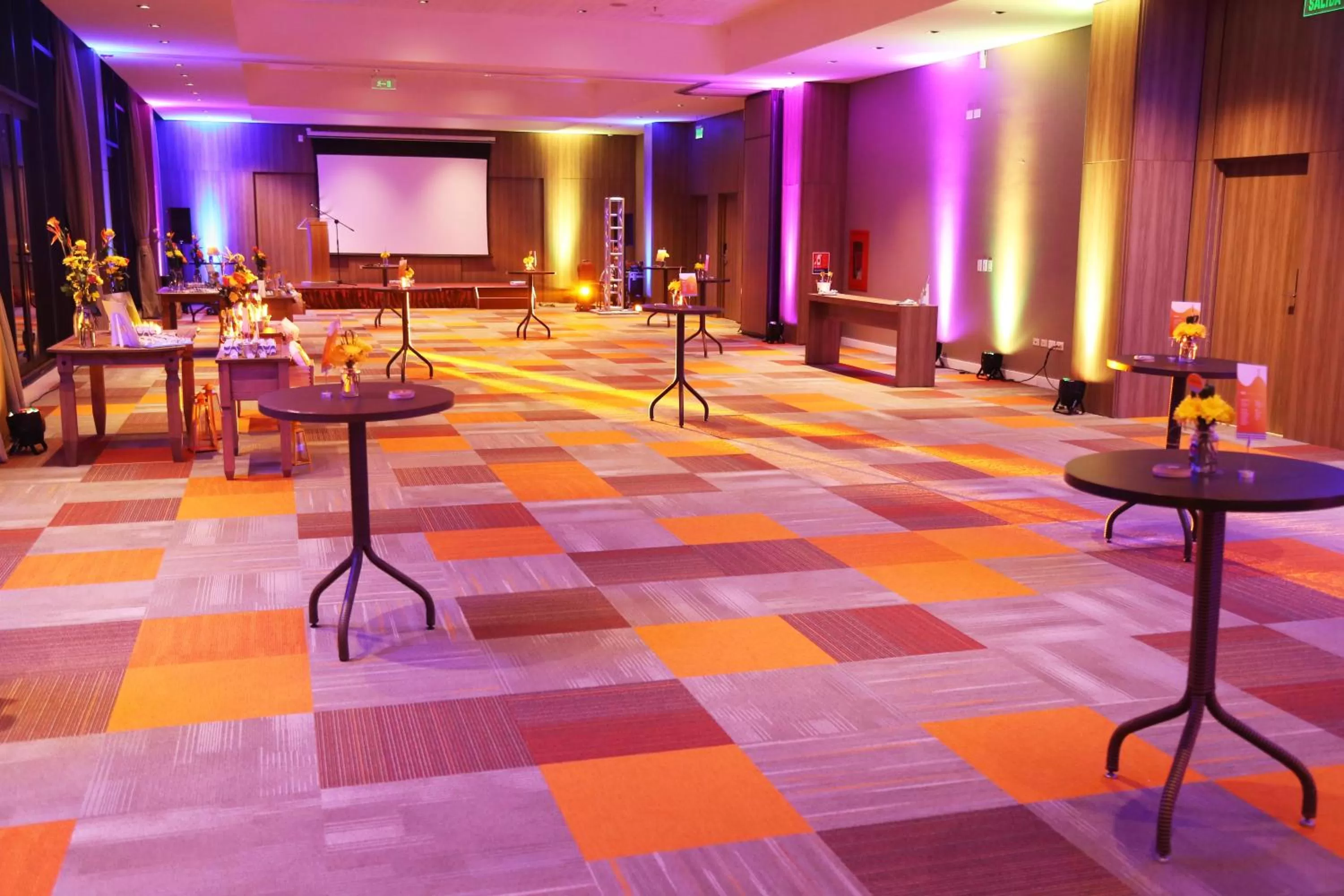 Meeting/conference room in Rio Hotel by Bourbon Ciudad Del Este