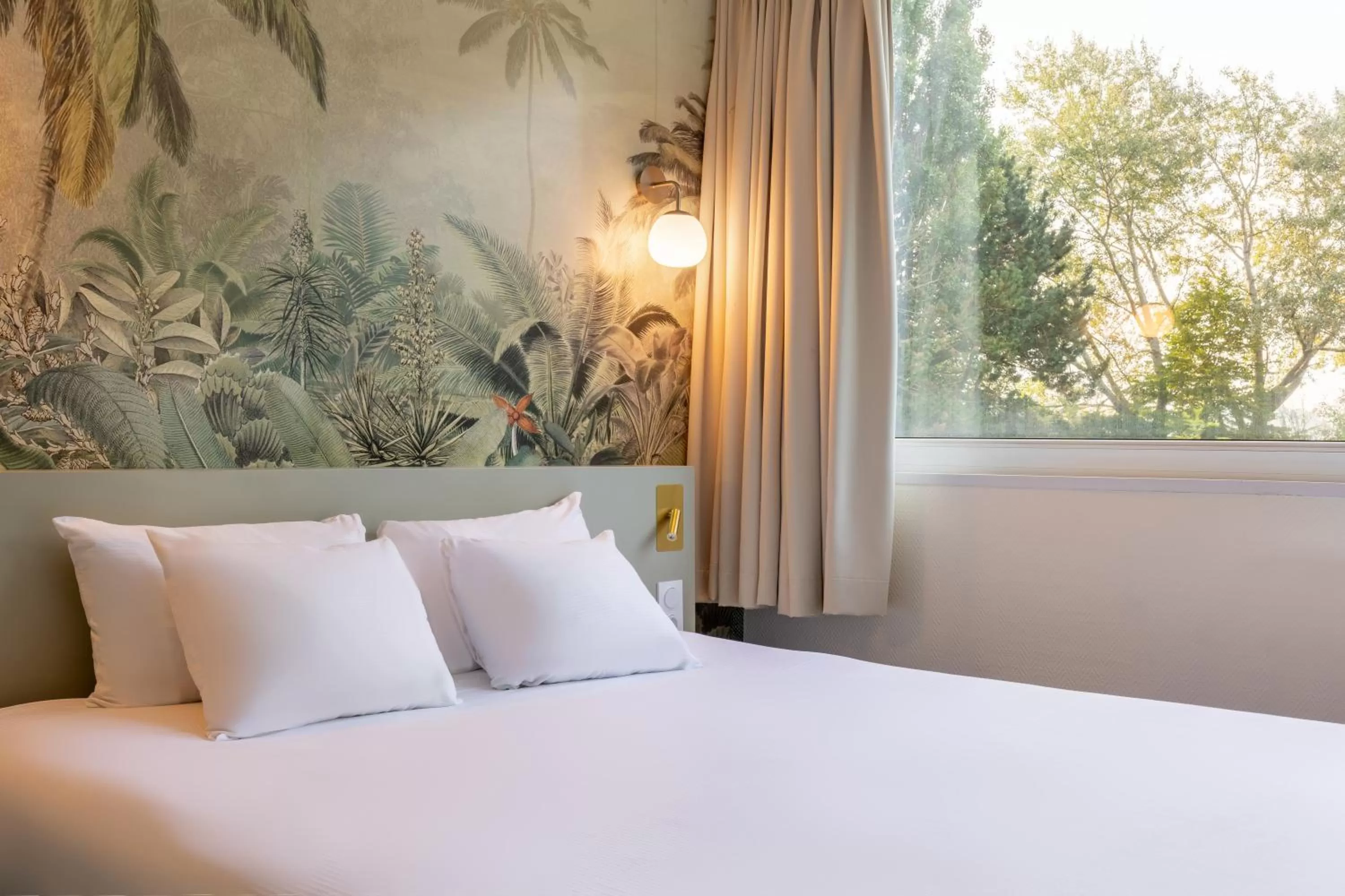 Property building, Bed in Best Western Hotel du Lac Dunkerque- Restaurant ouvert 7/7 midi et soir