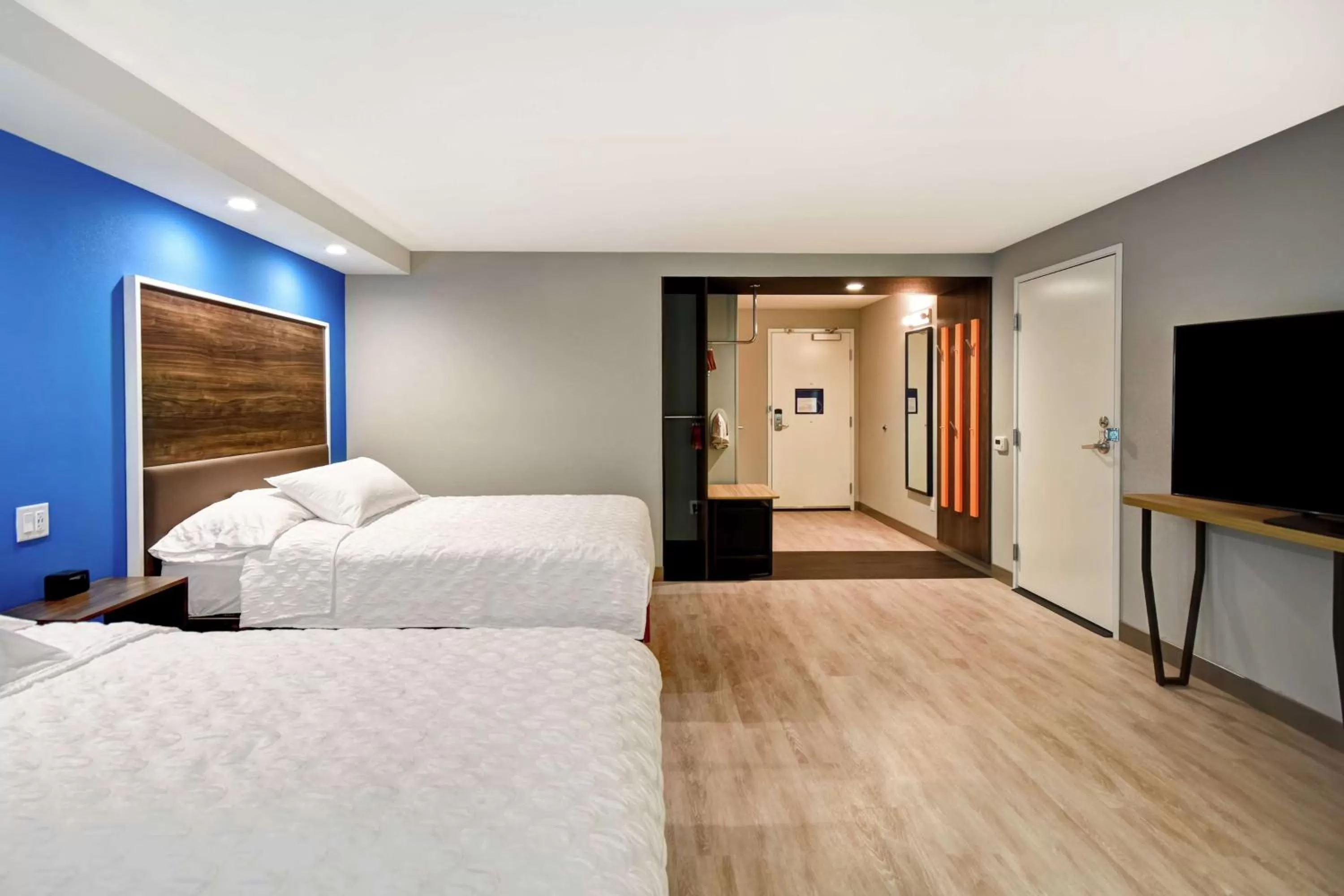 Bedroom, Bed in Tru By Hilton Deadwood