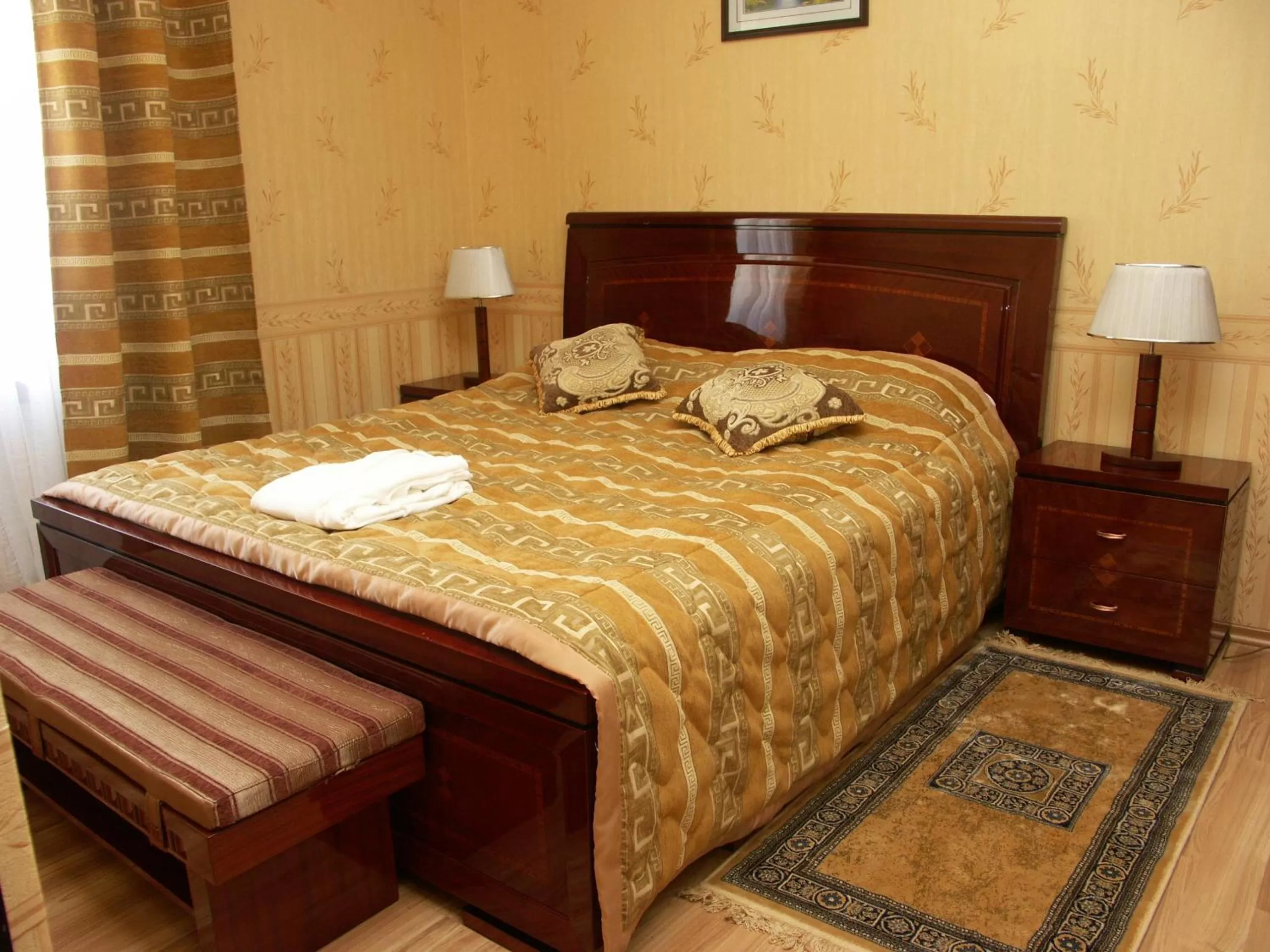 Photo of the whole room, Bed in Deluxe SPA-Hotel