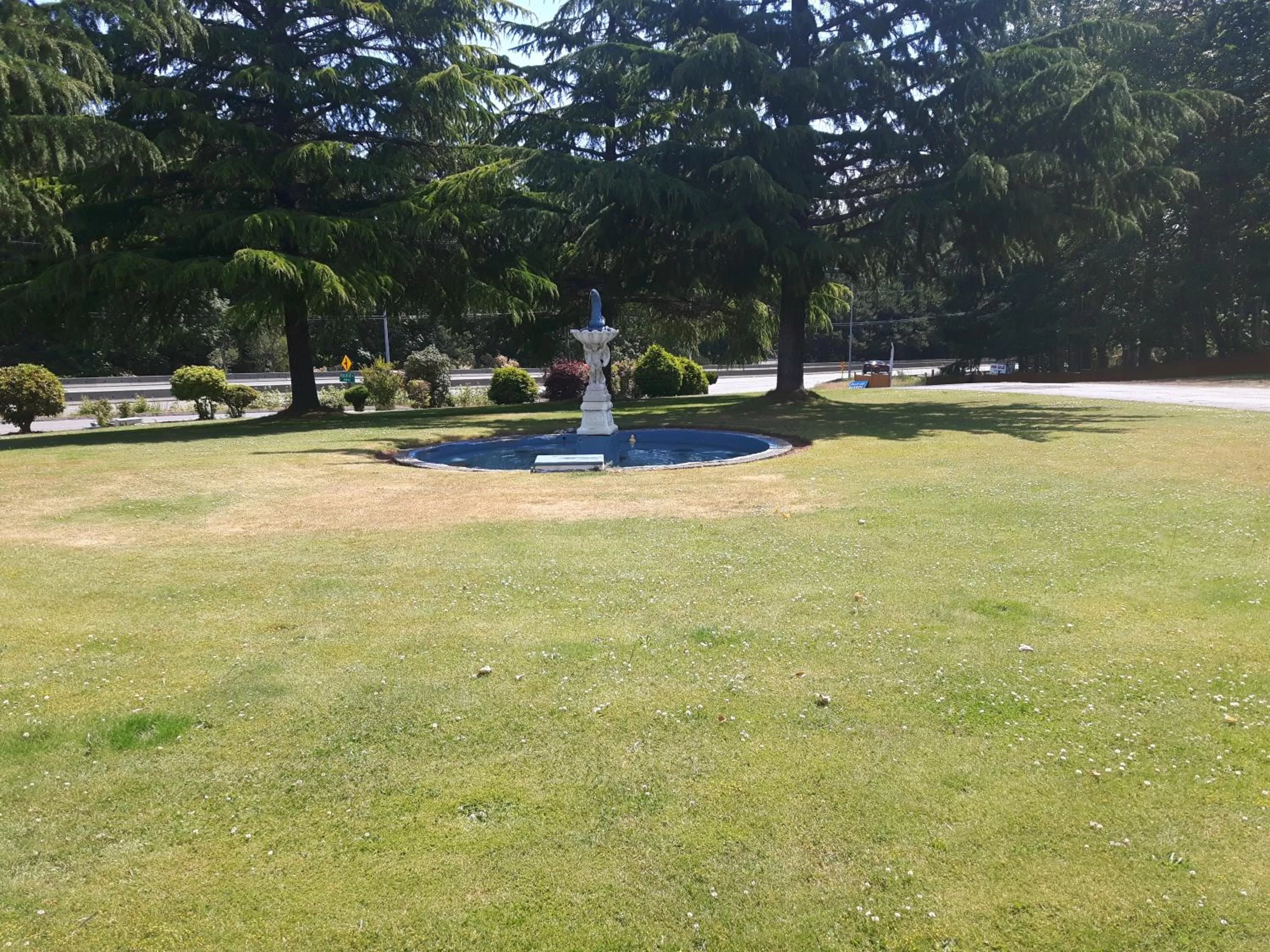 Garden in Fuller Lake Chemainus Motel
