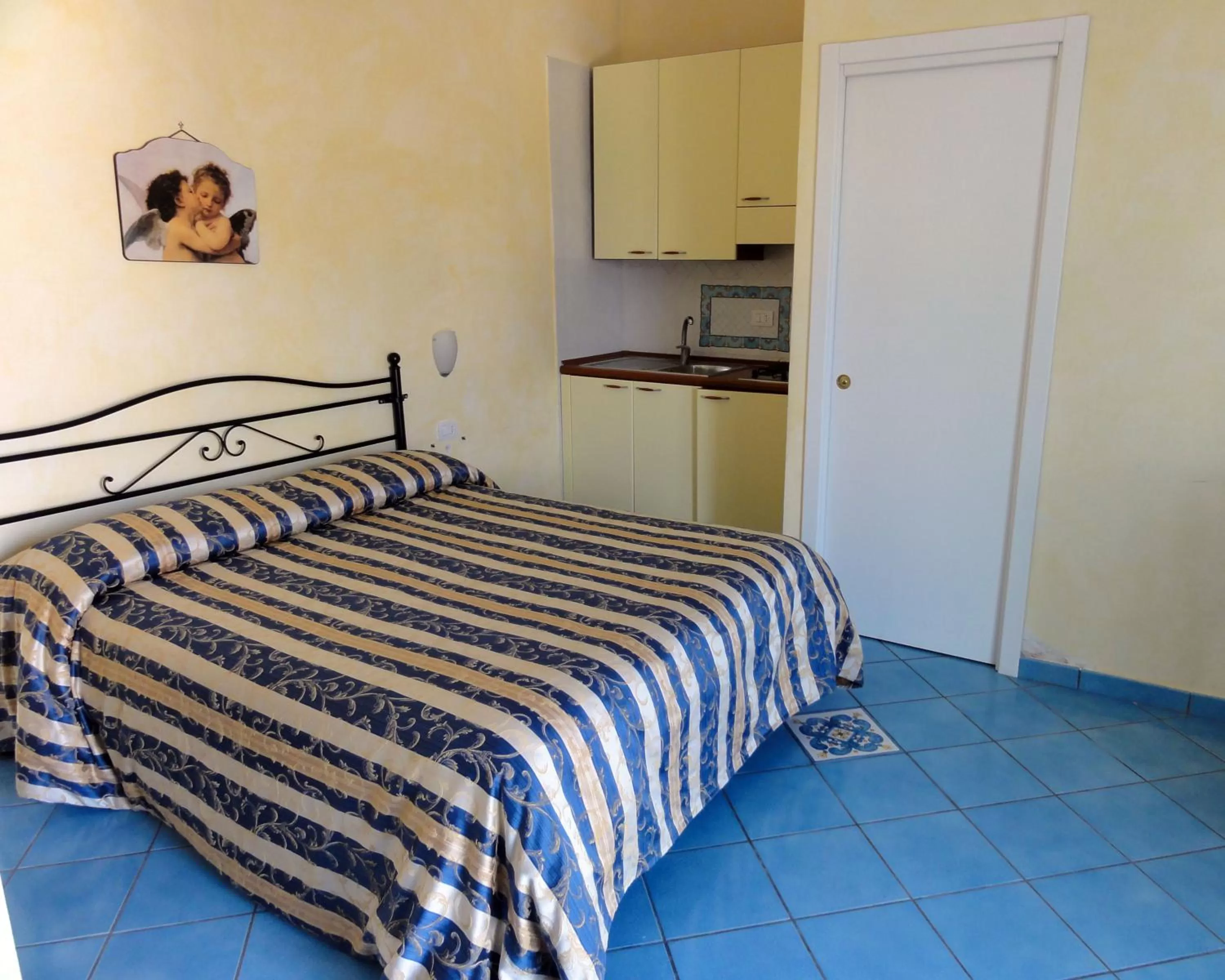 Photo of the whole room, Bed in Dimora Carlo III