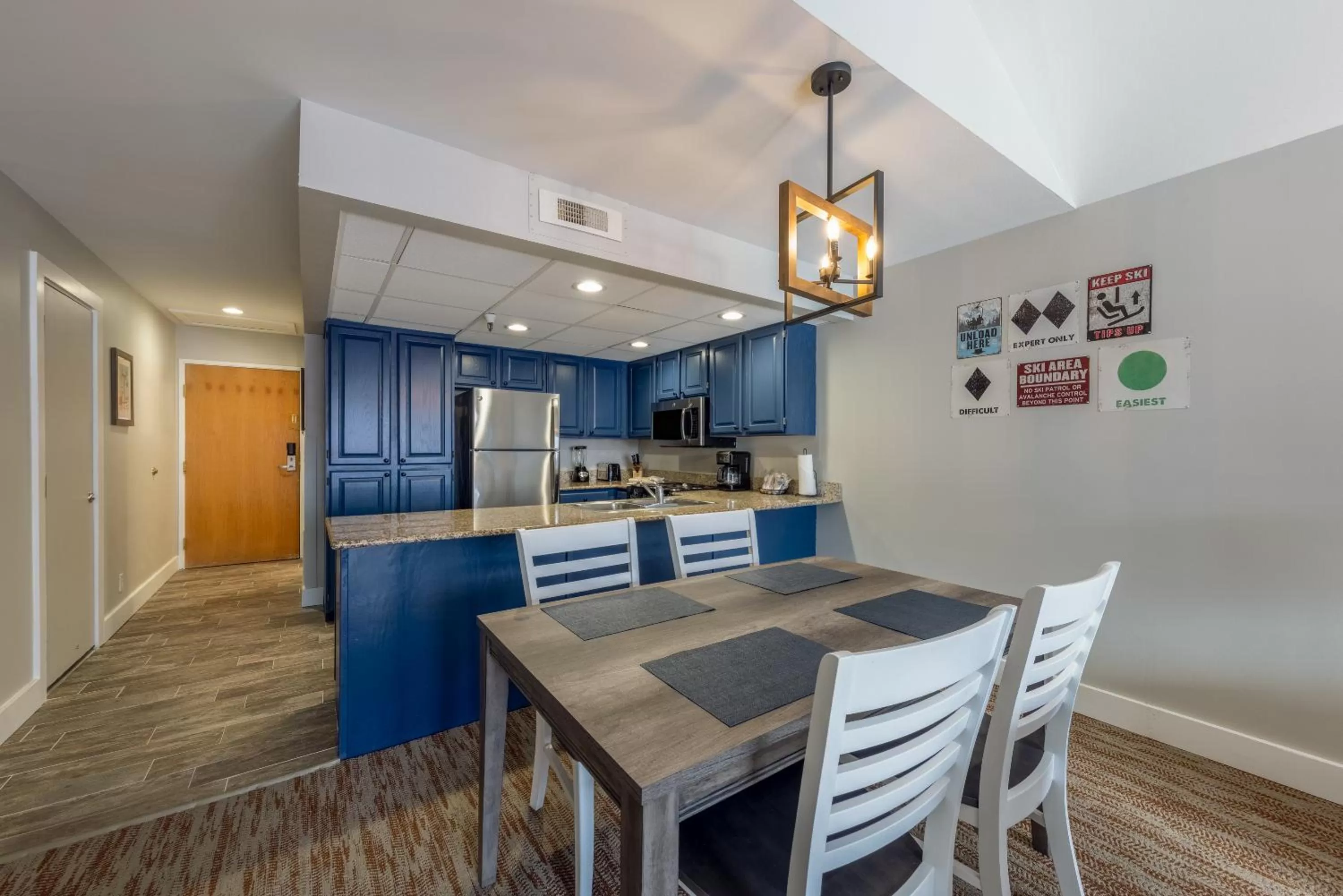 Dining area in Park Plaza Resort - Park City, Ascend Collection Hotel